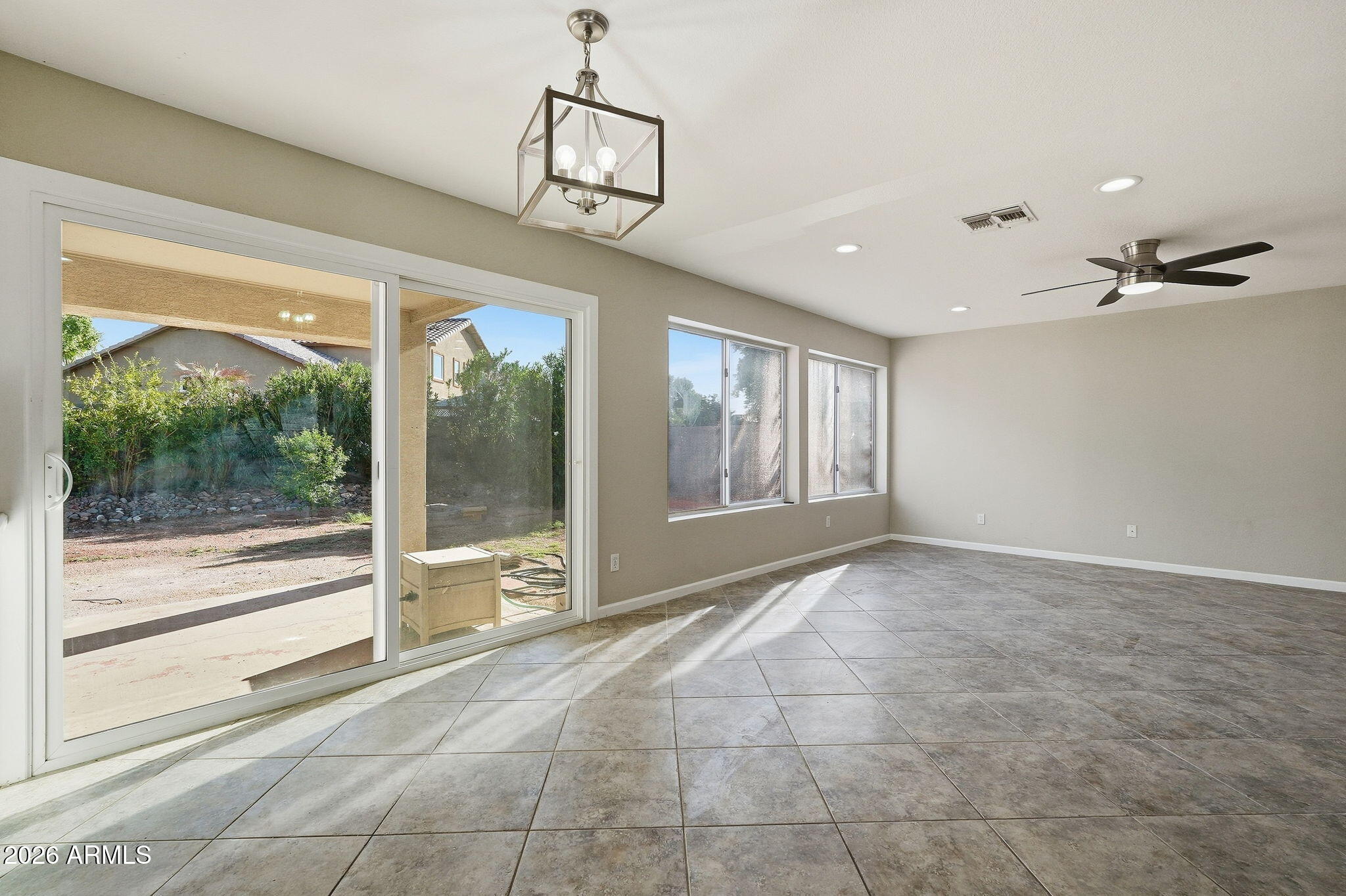 5335 W KERRY Lane