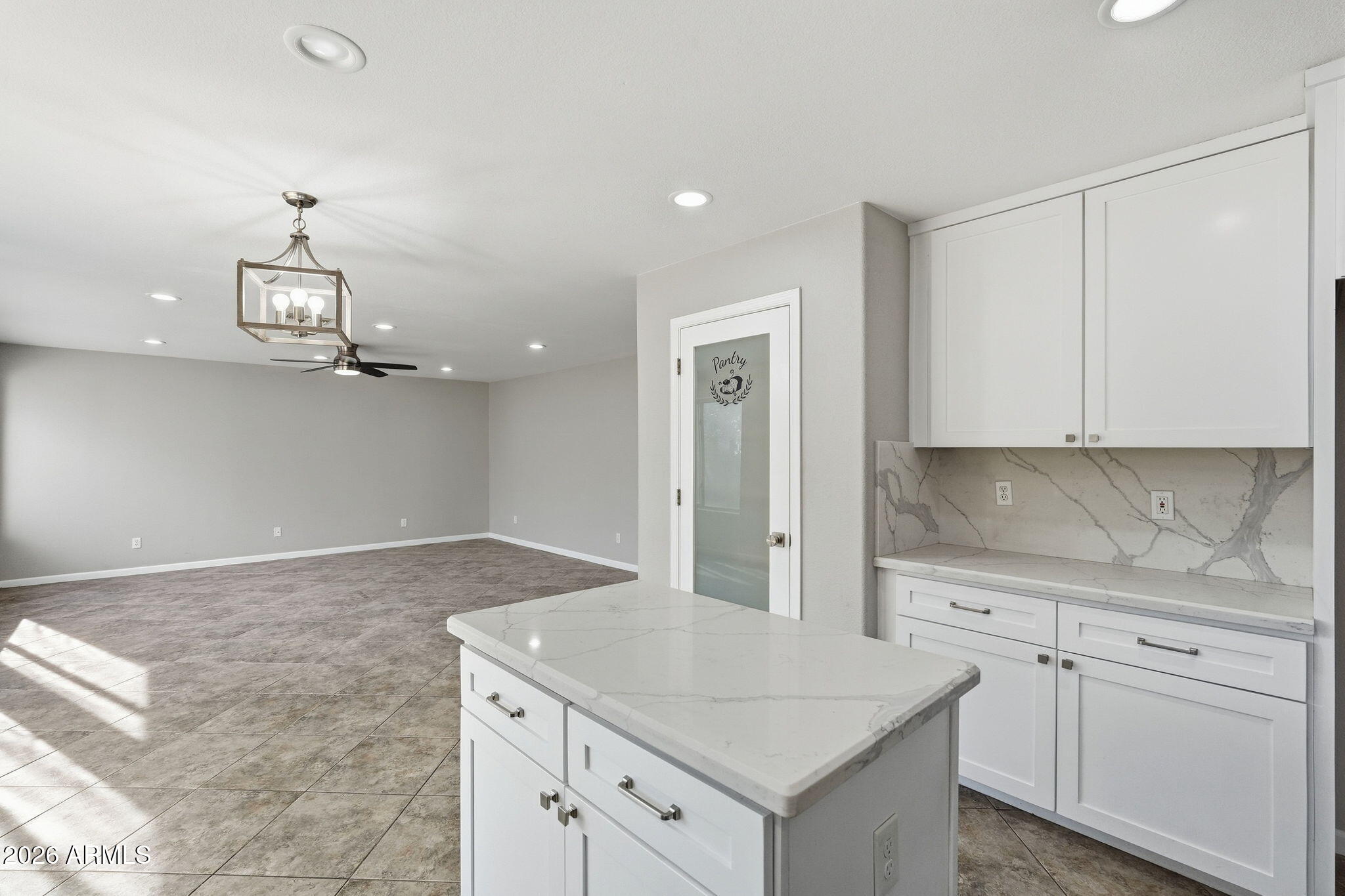 5335 W KERRY Lane