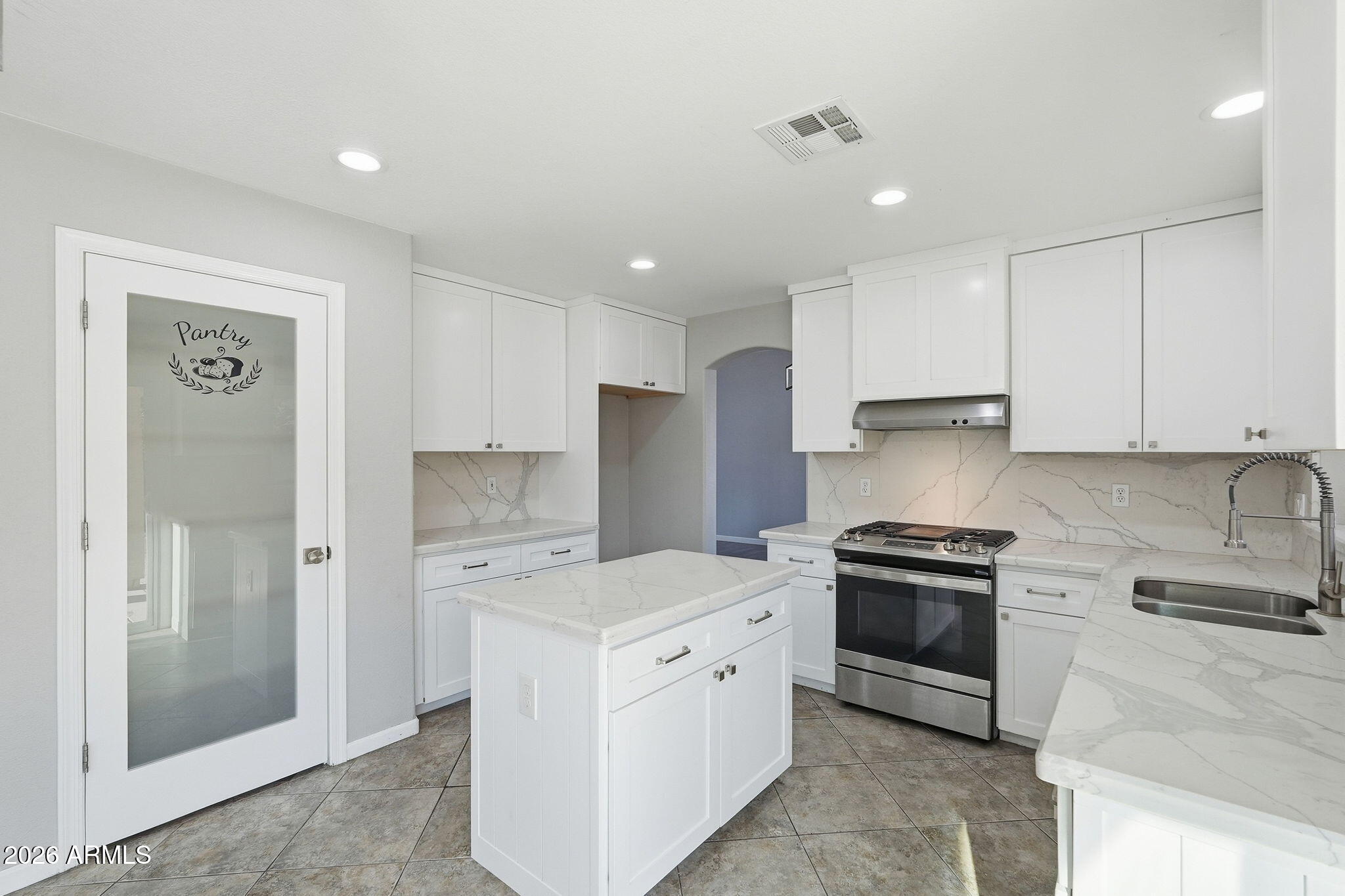5335 W KERRY Lane