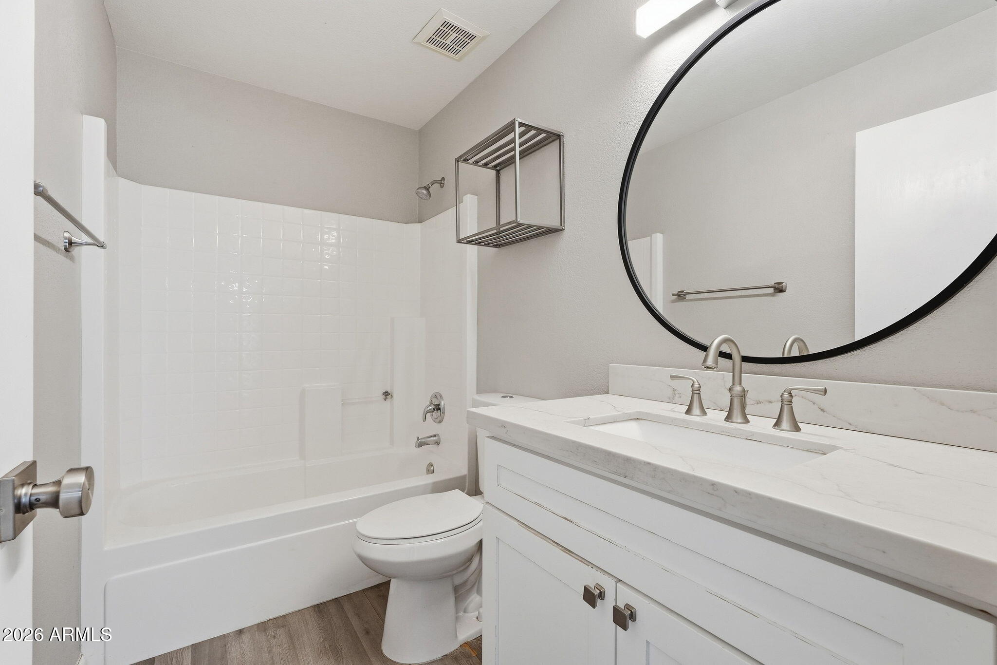 5335 W KERRY Lane