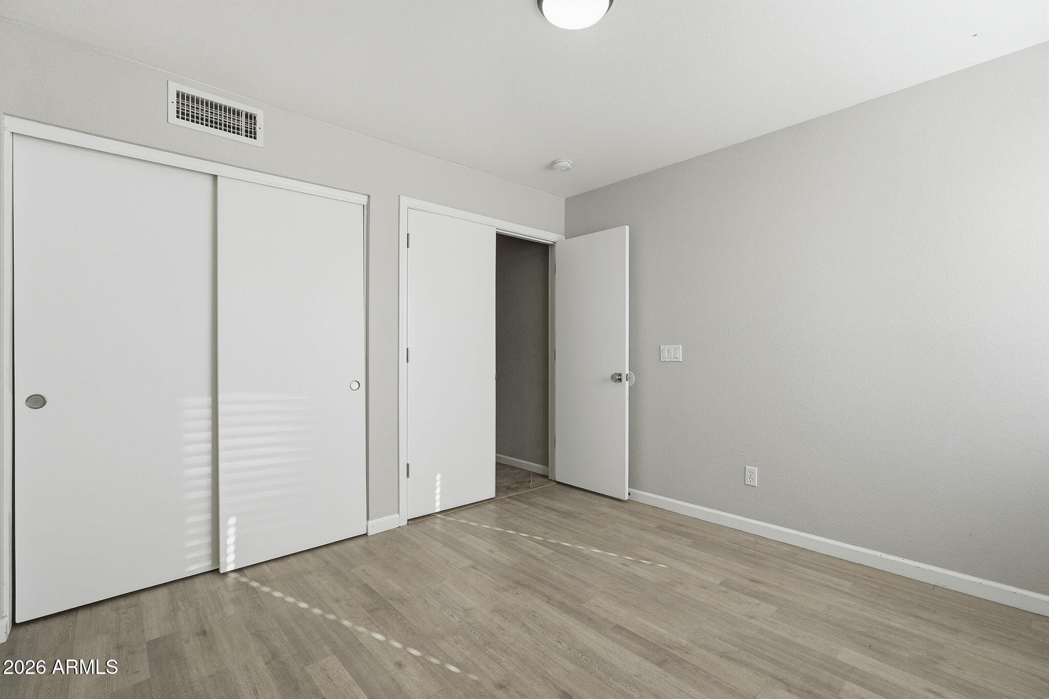 5335 W KERRY Lane