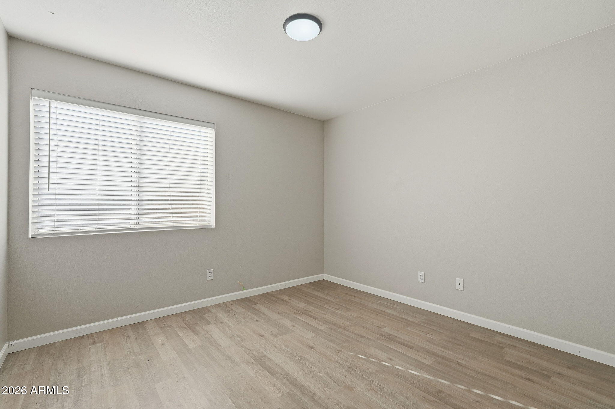 5335 W KERRY Lane