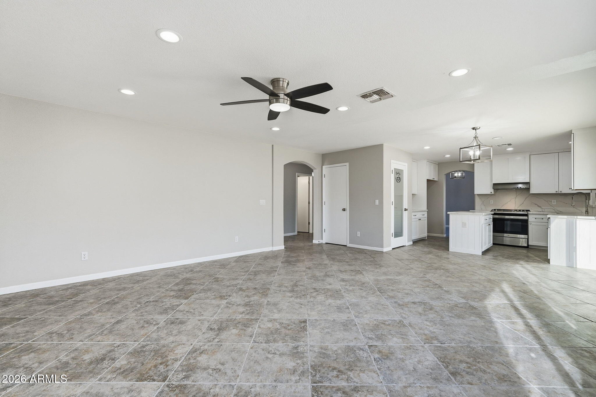 5335 W KERRY Lane