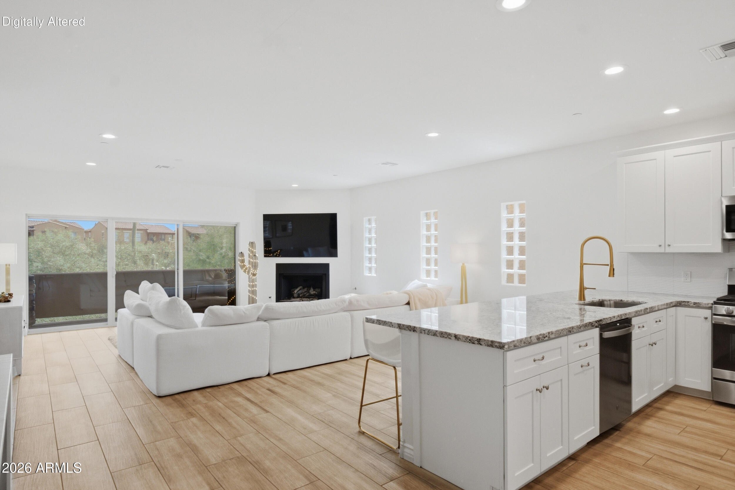 6145 E CAVE CREEK Road Unit: 207