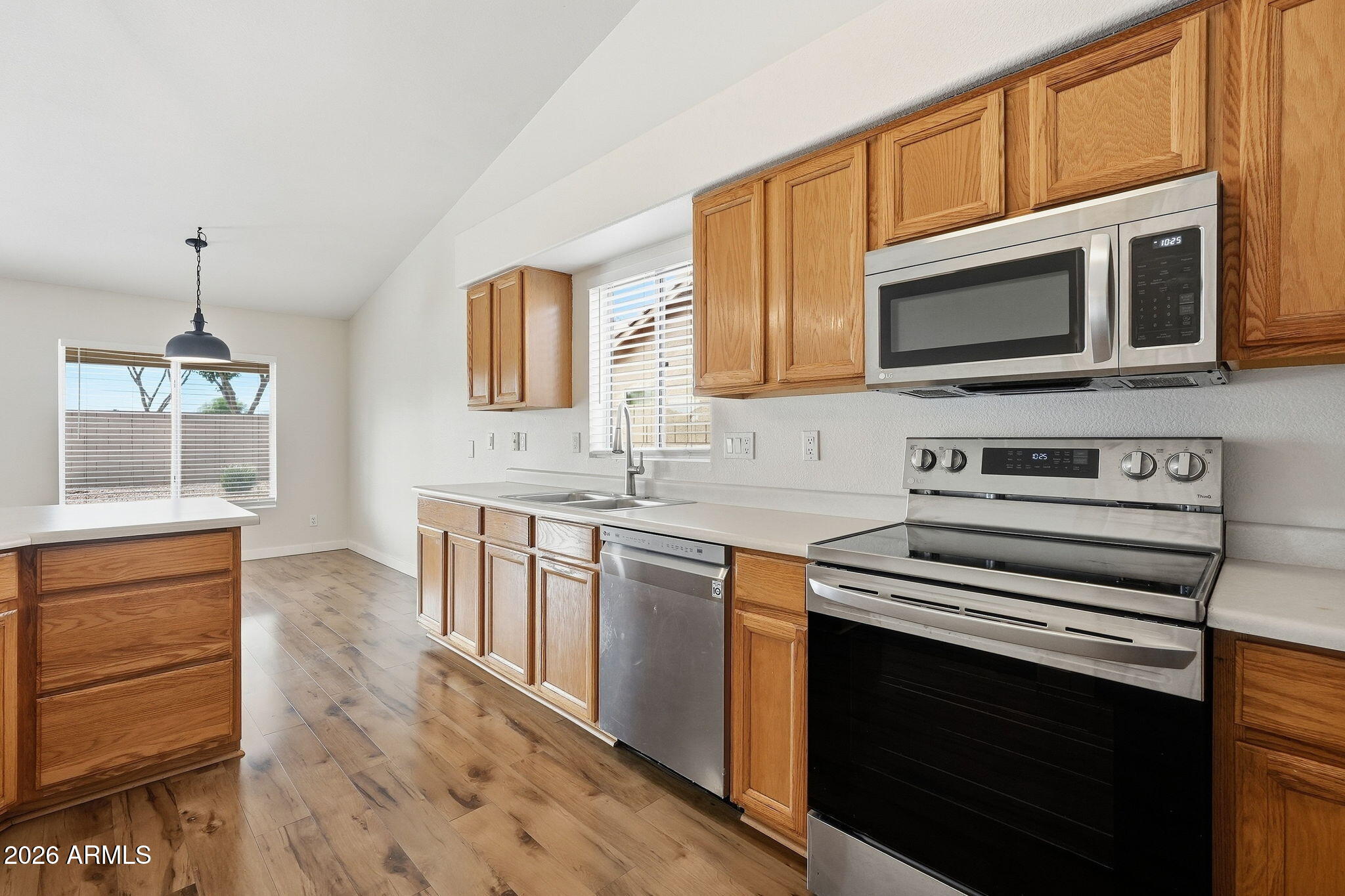 631 W LIBERTY Lane