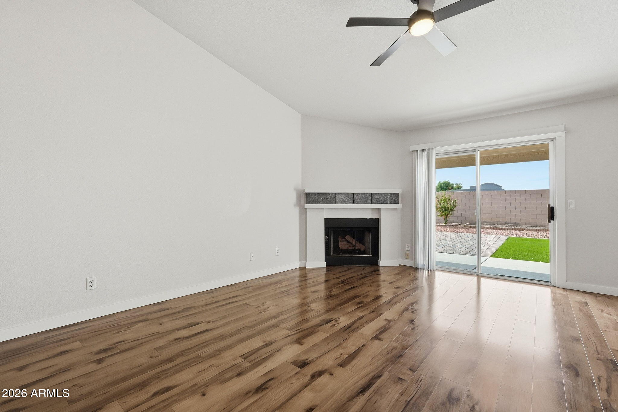 631 W LIBERTY Lane