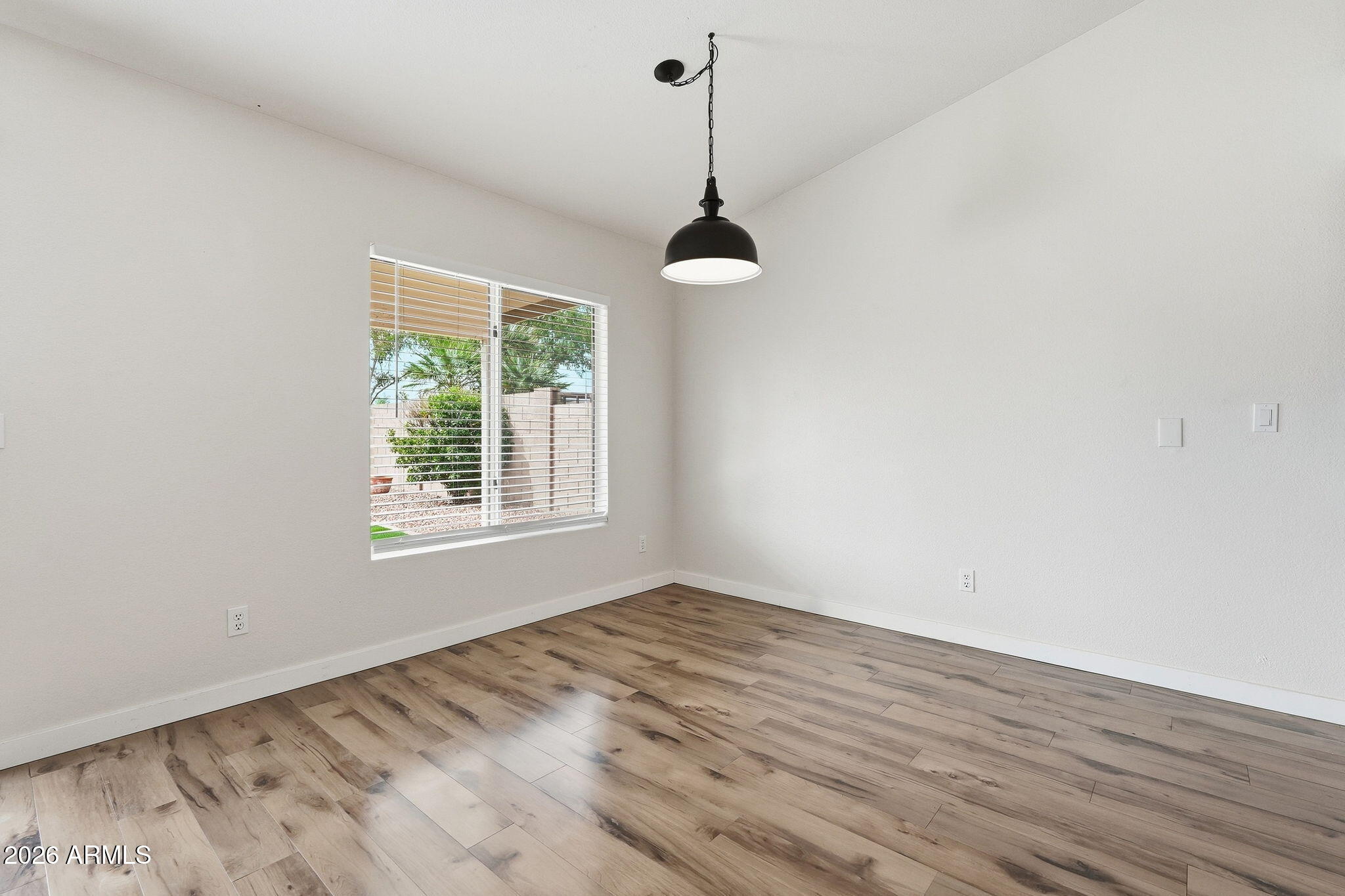 631 W LIBERTY Lane