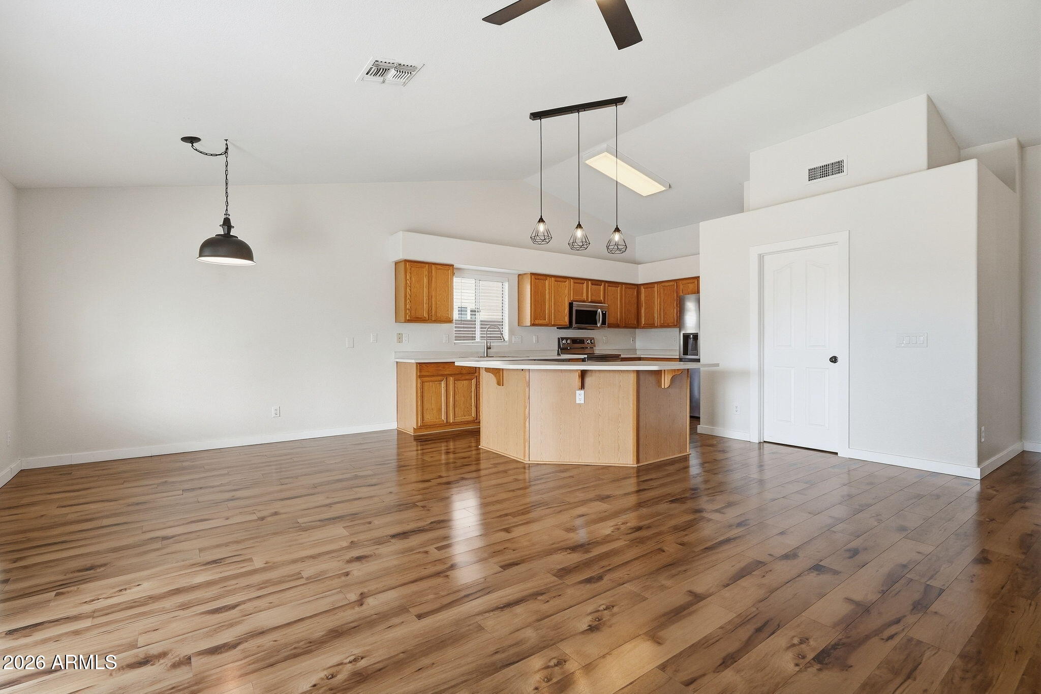 631 W LIBERTY Lane