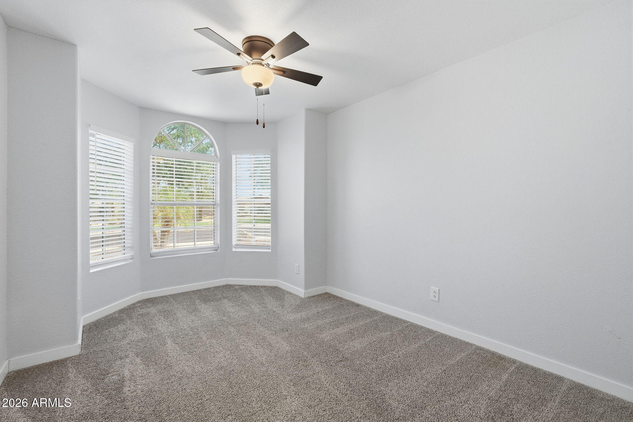 631 W LIBERTY Lane