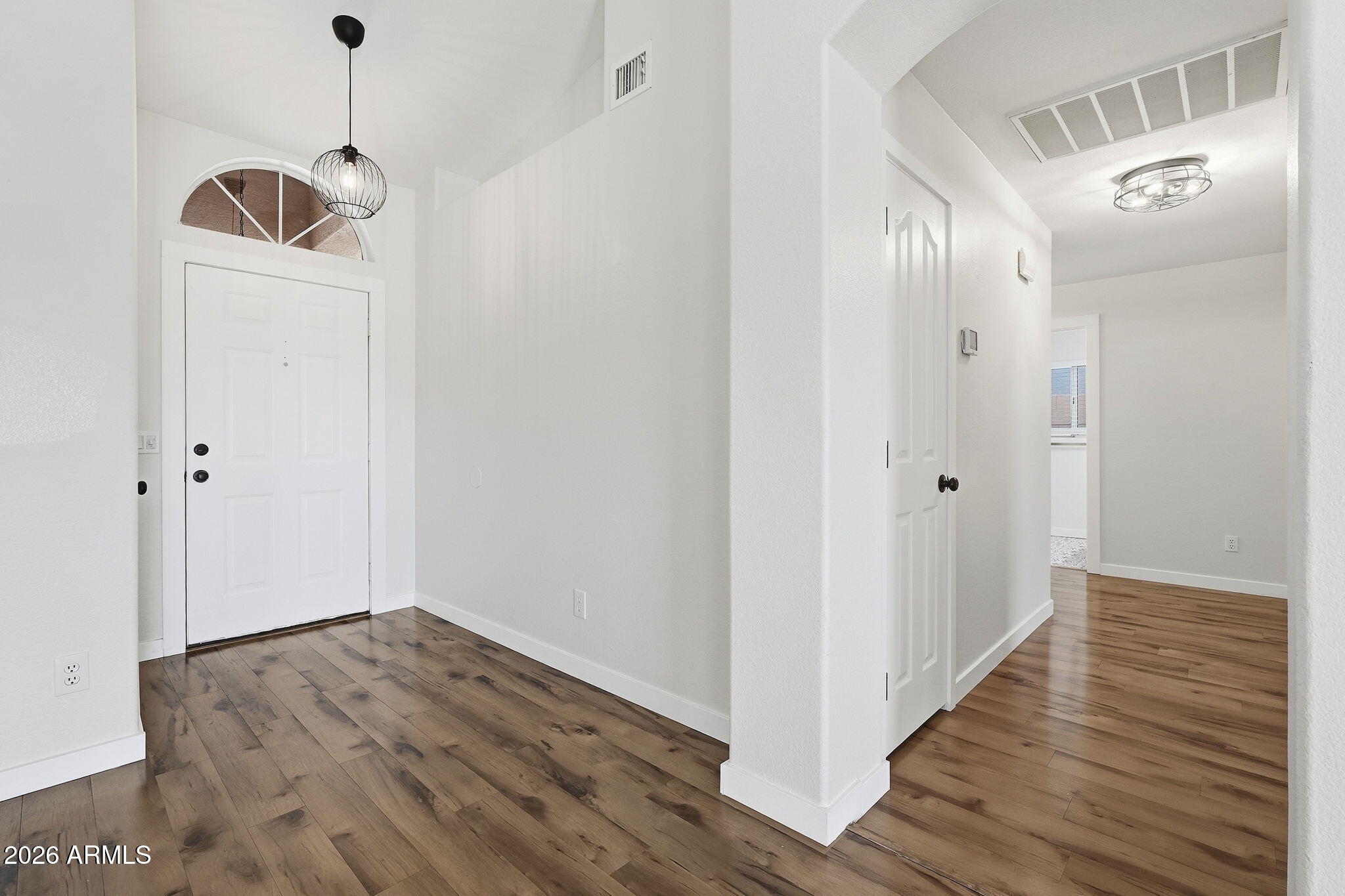631 W LIBERTY Lane