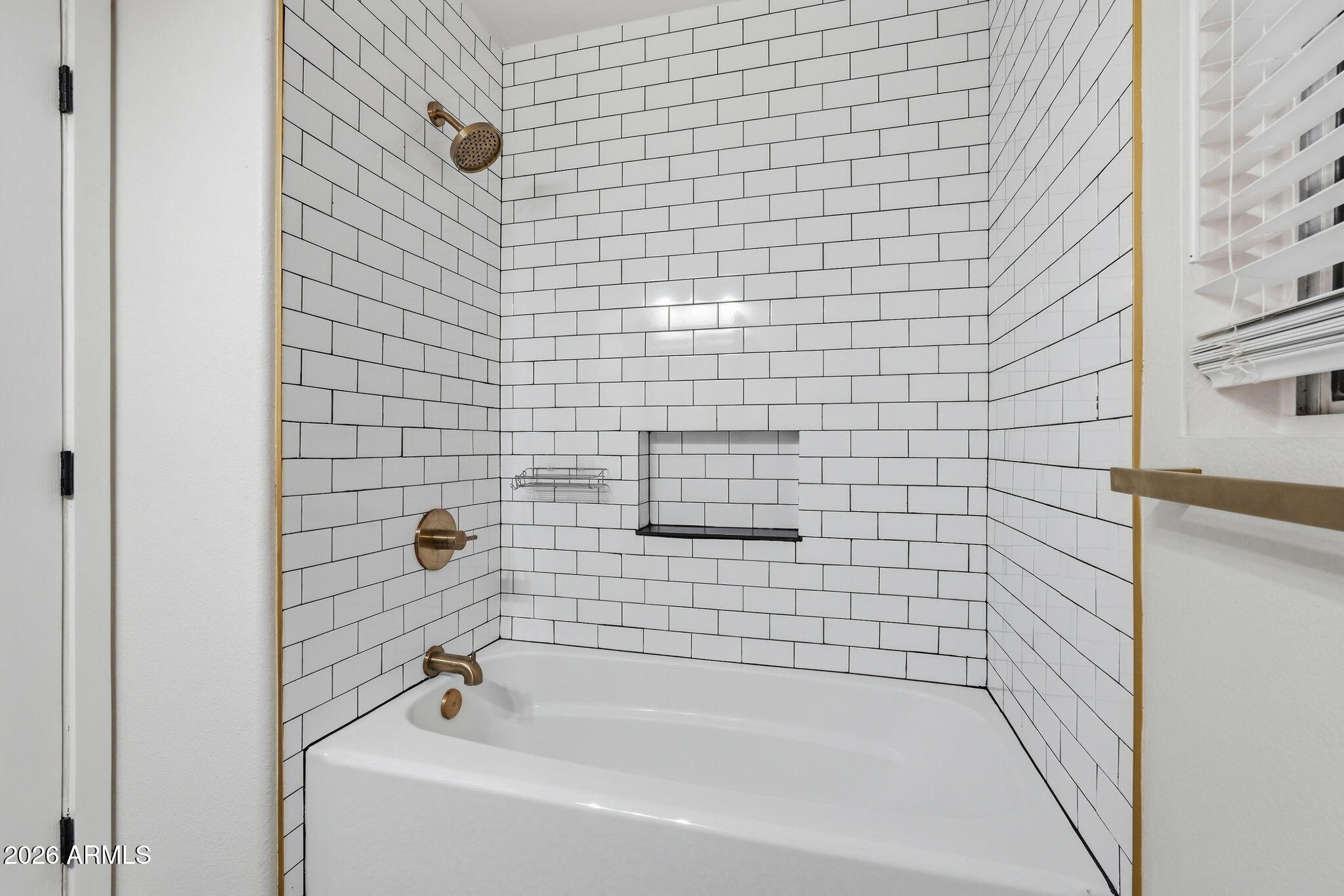 631 W LIBERTY Lane