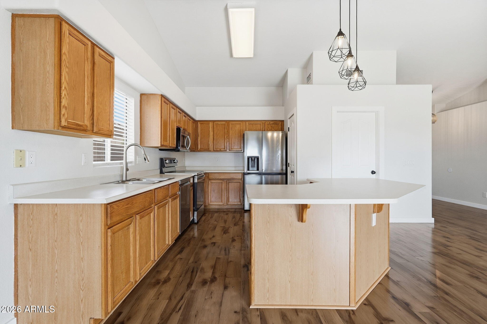 631 W LIBERTY Lane