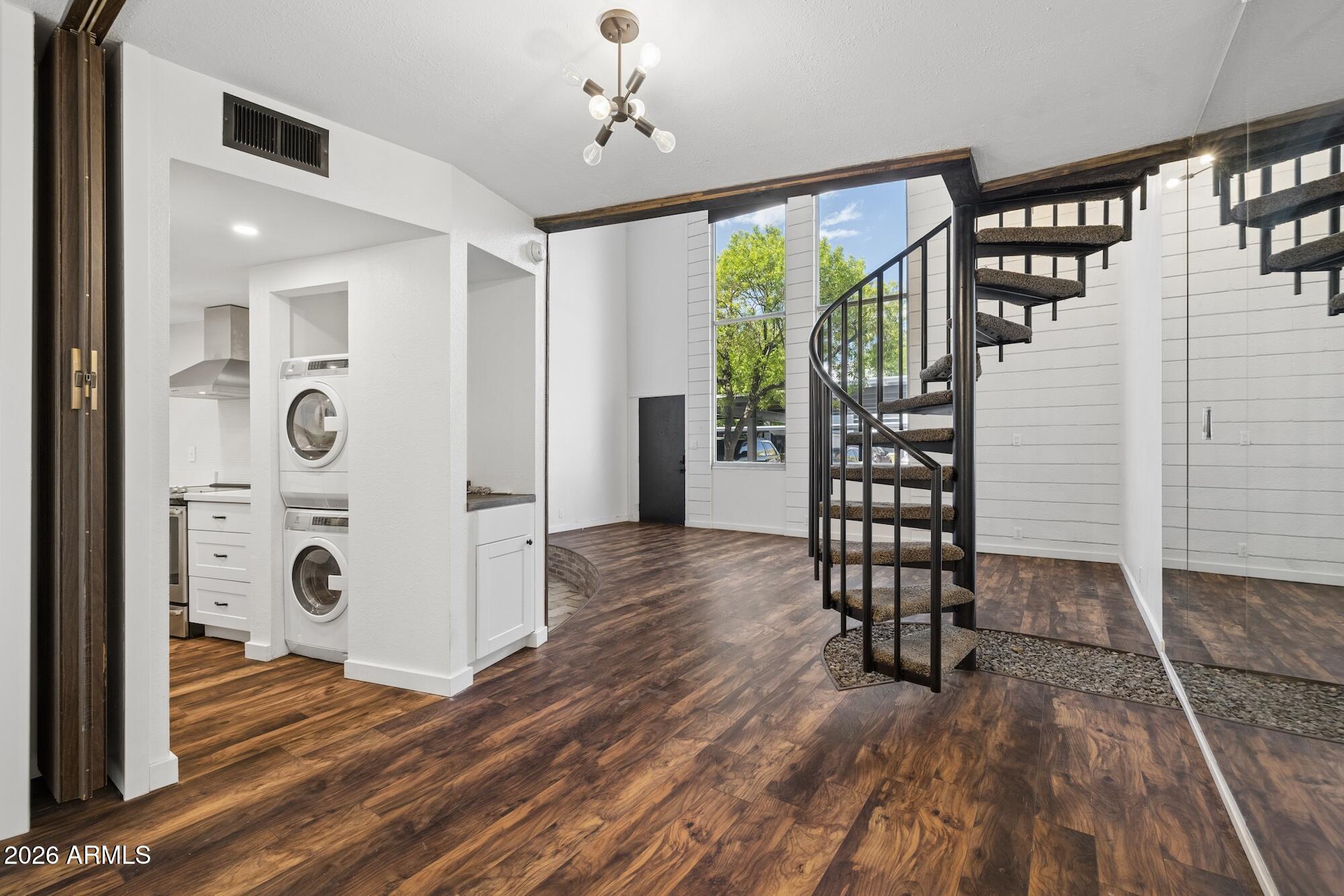 385 W PIERSON Street B4