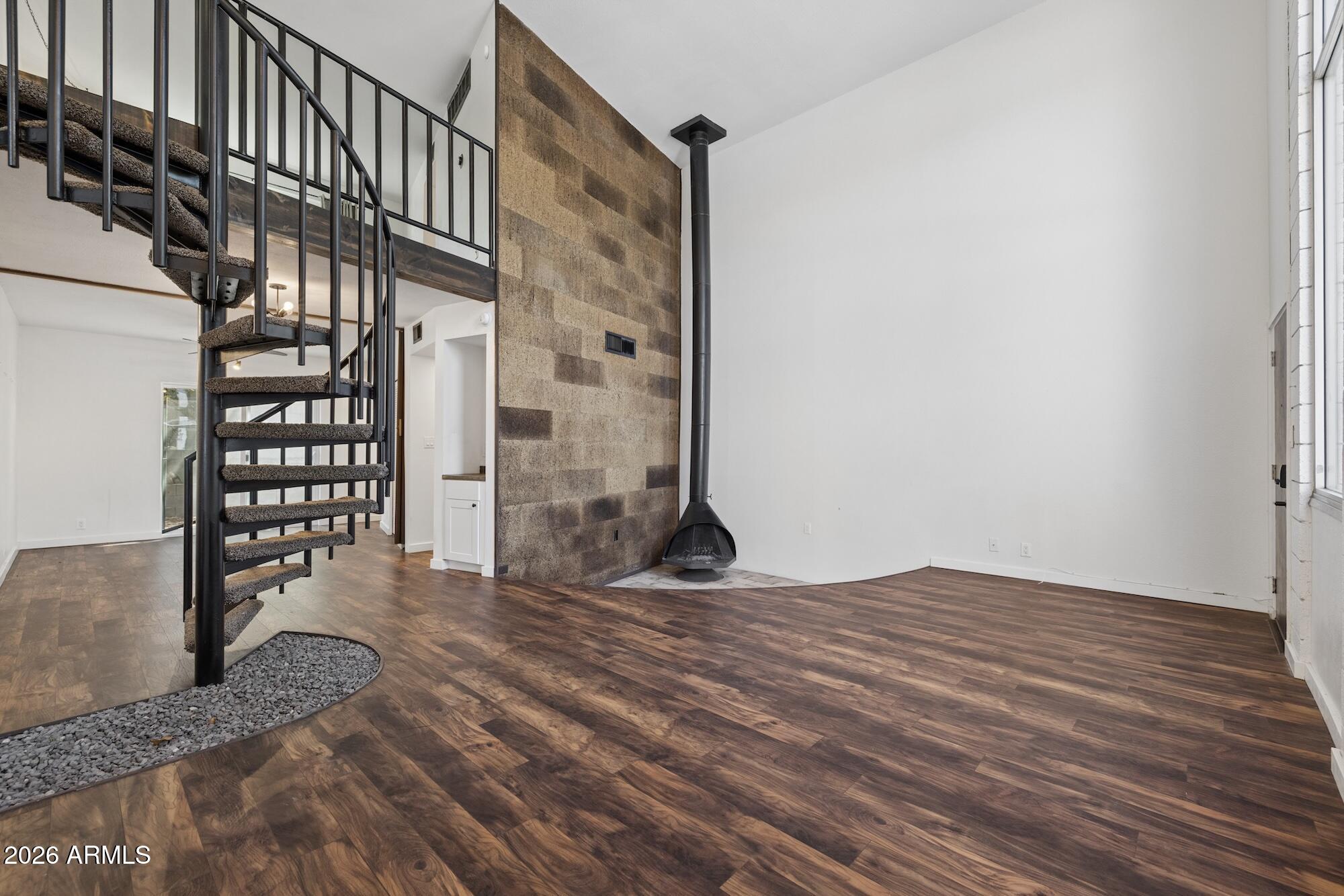 385 W PIERSON Street B4
