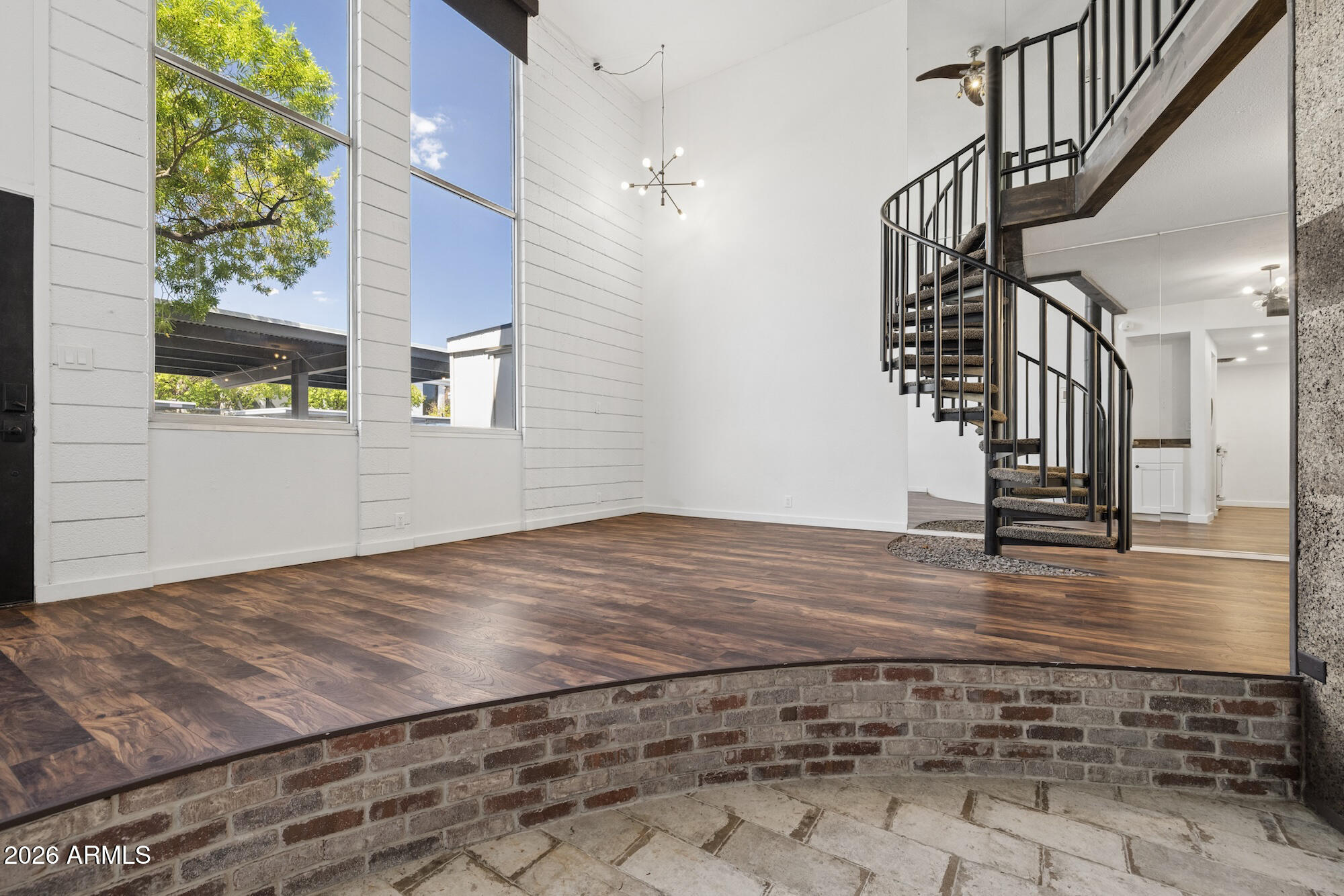 385 W PIERSON Street B4