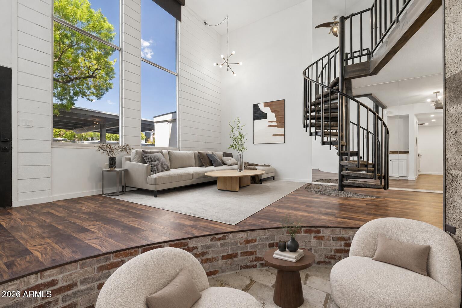385 W PIERSON Street B4