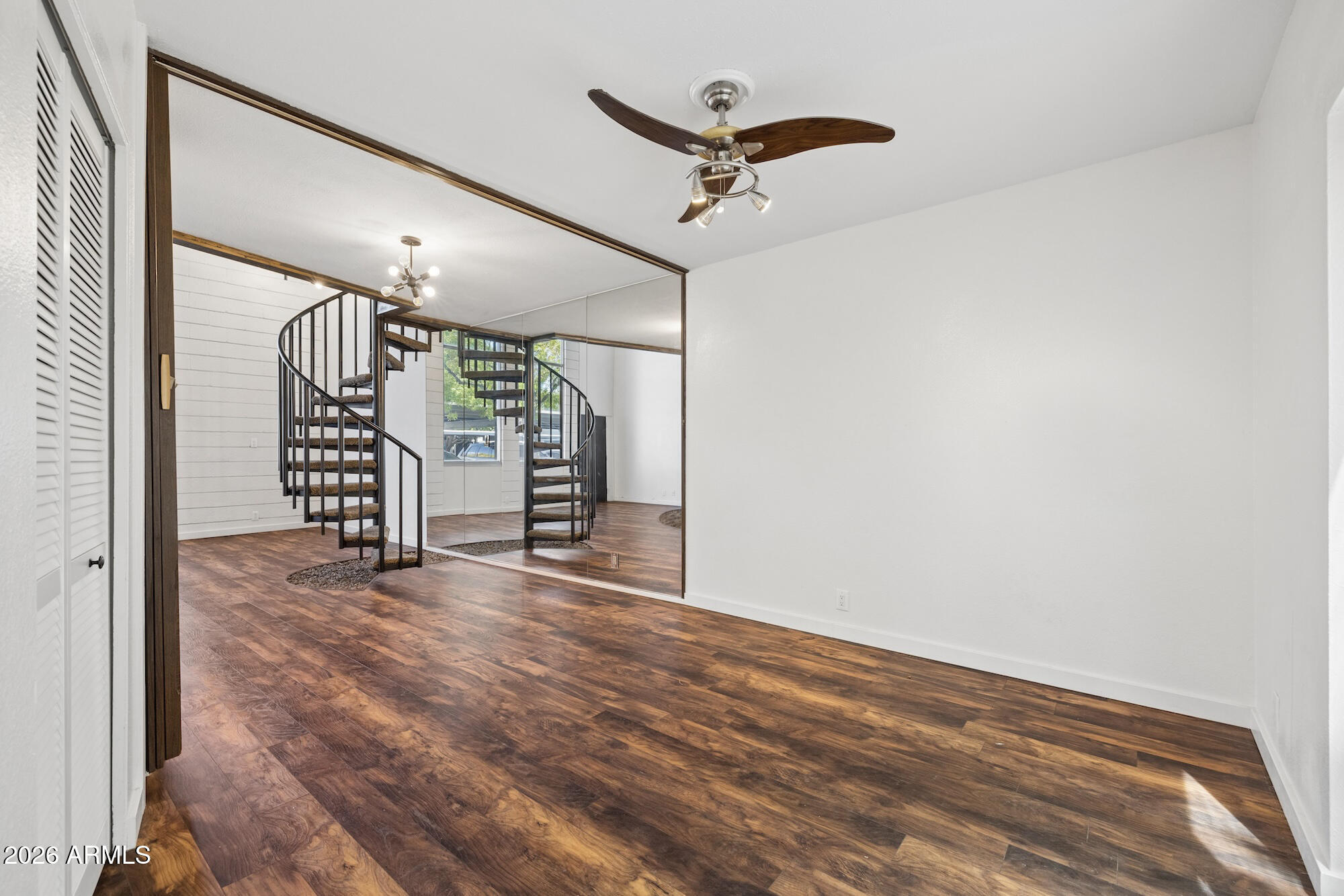 385 W PIERSON Street B4
