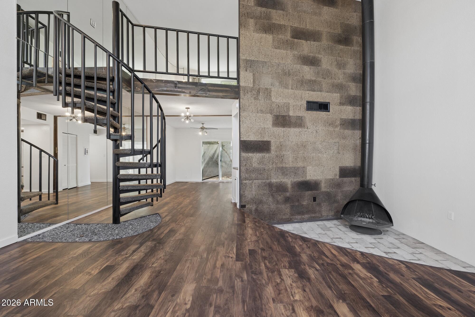385 W PIERSON Street B4