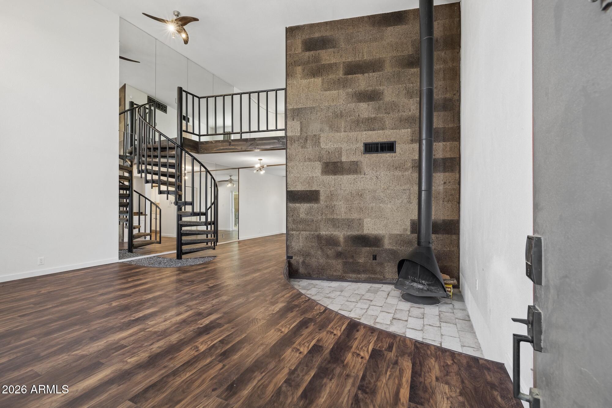 385 W PIERSON Street B4