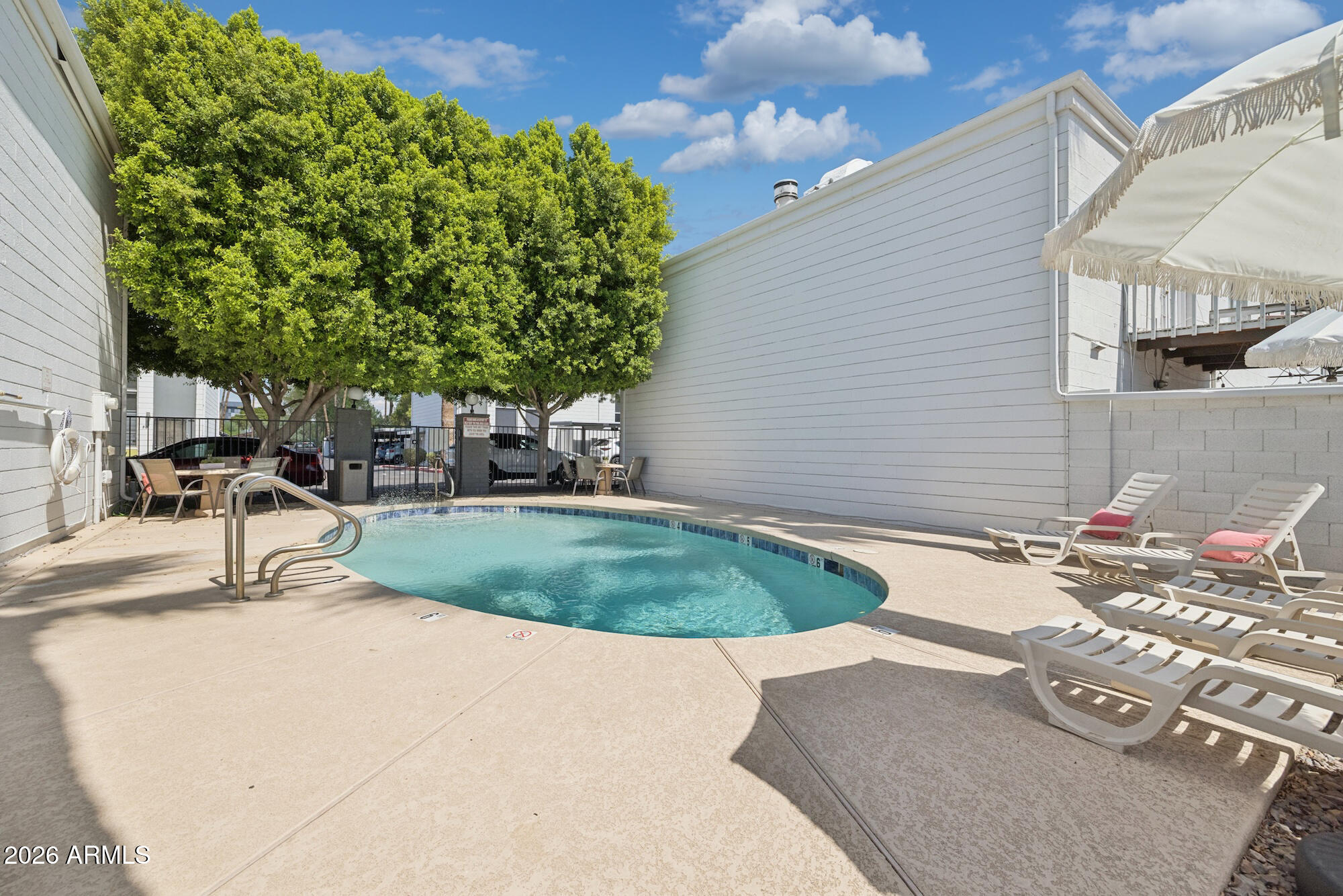 385 W PIERSON Street B4