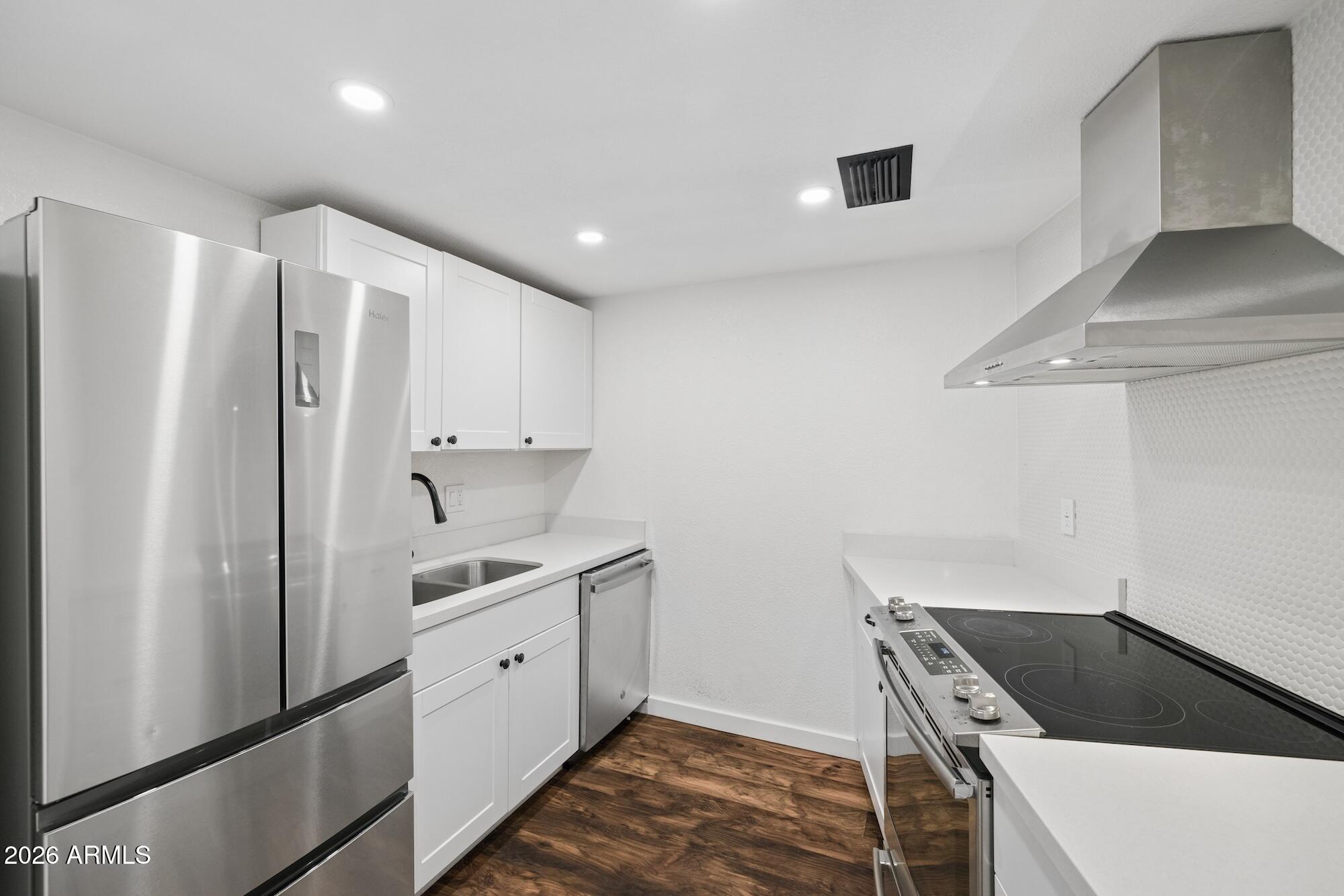 385 W PIERSON Street B4