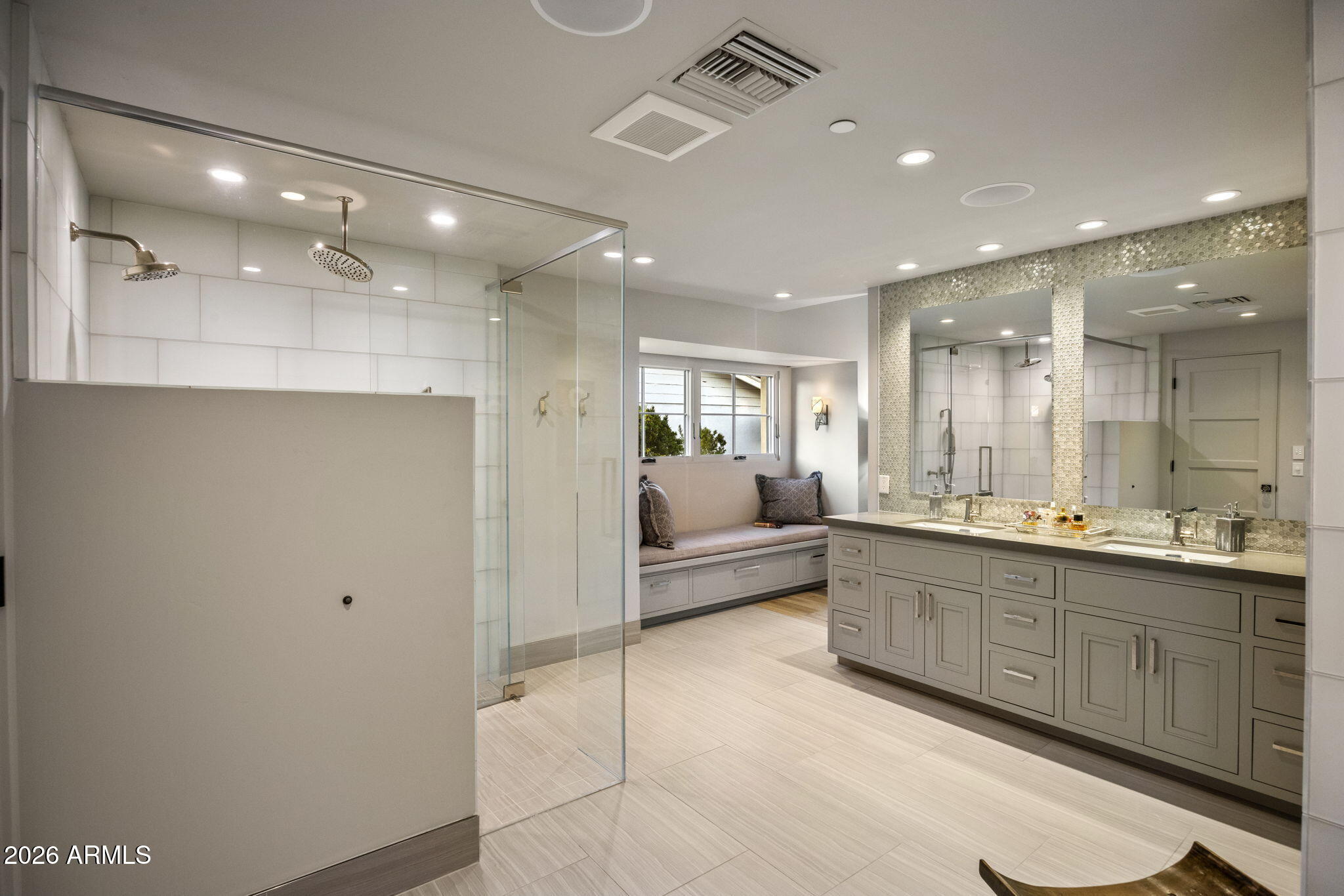5635 E LINCOLN Drive 13