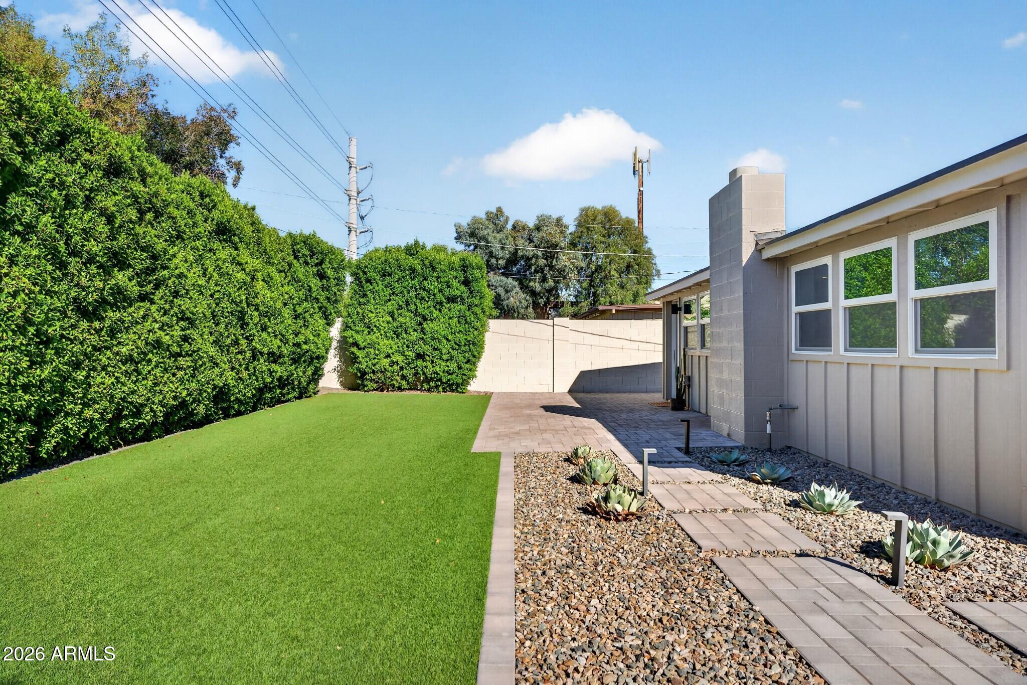 2734 E HIGHLAND Avenue