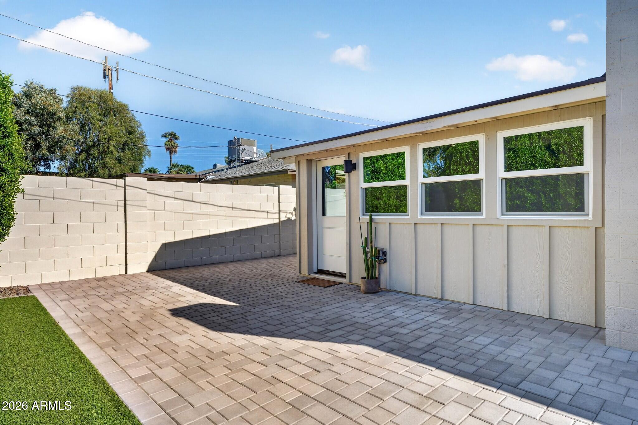 2734 E HIGHLAND Avenue
