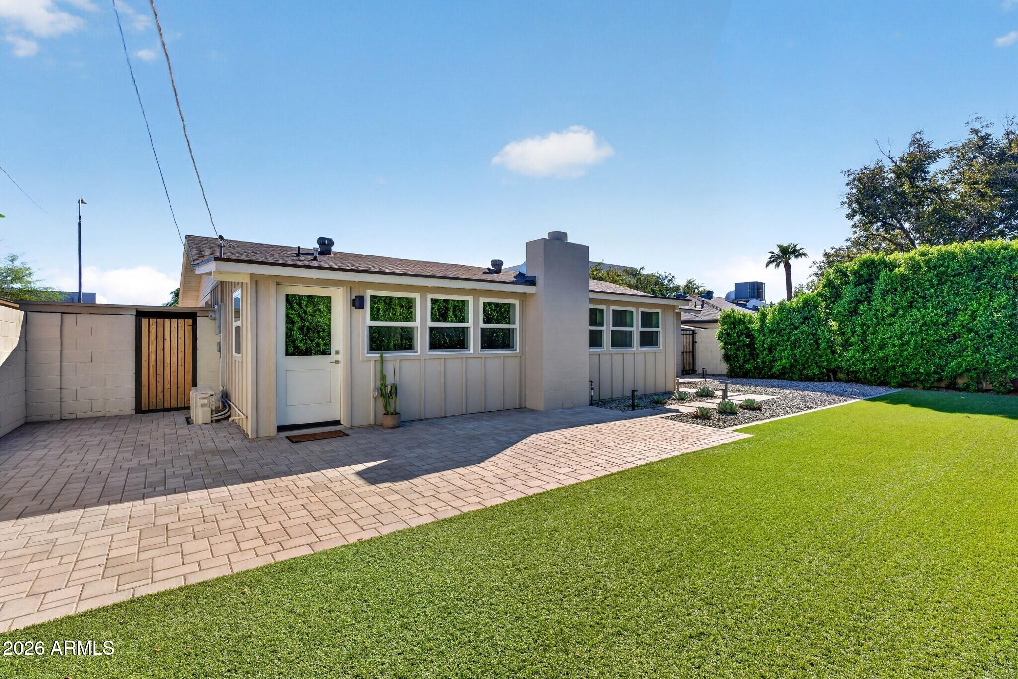 2734 E HIGHLAND Avenue