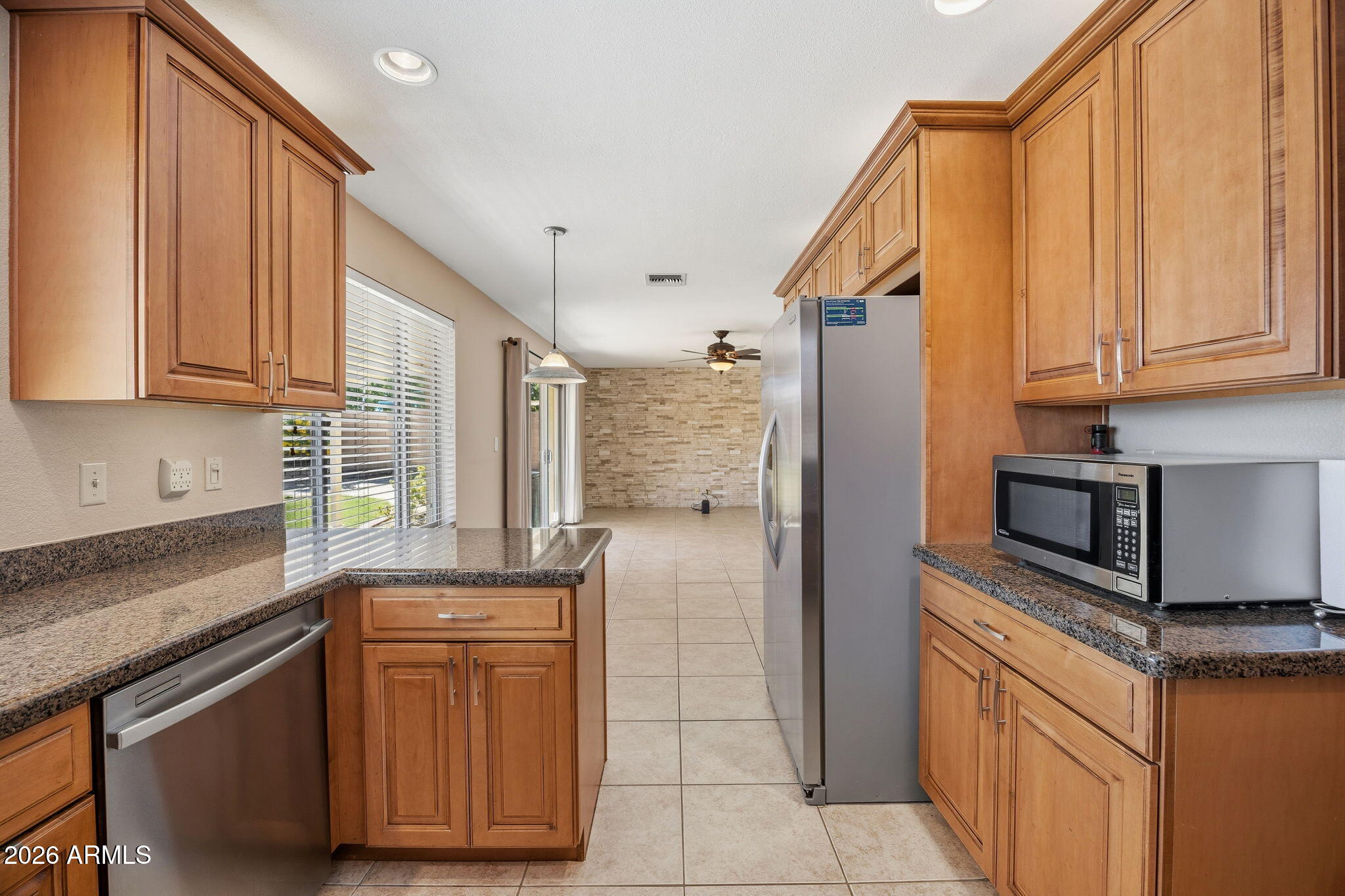 2543 E MERCER Lane