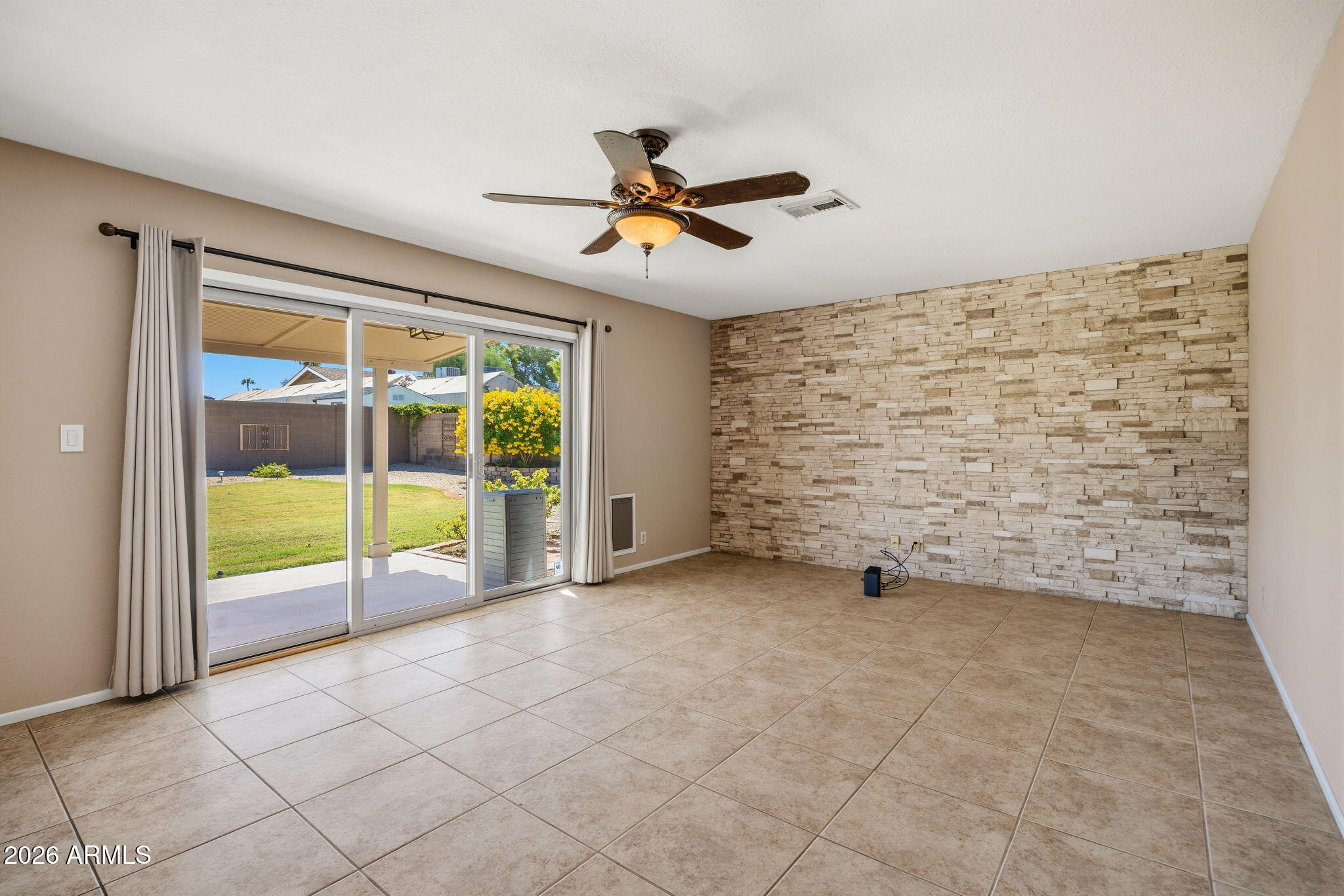 2543 E MERCER Lane