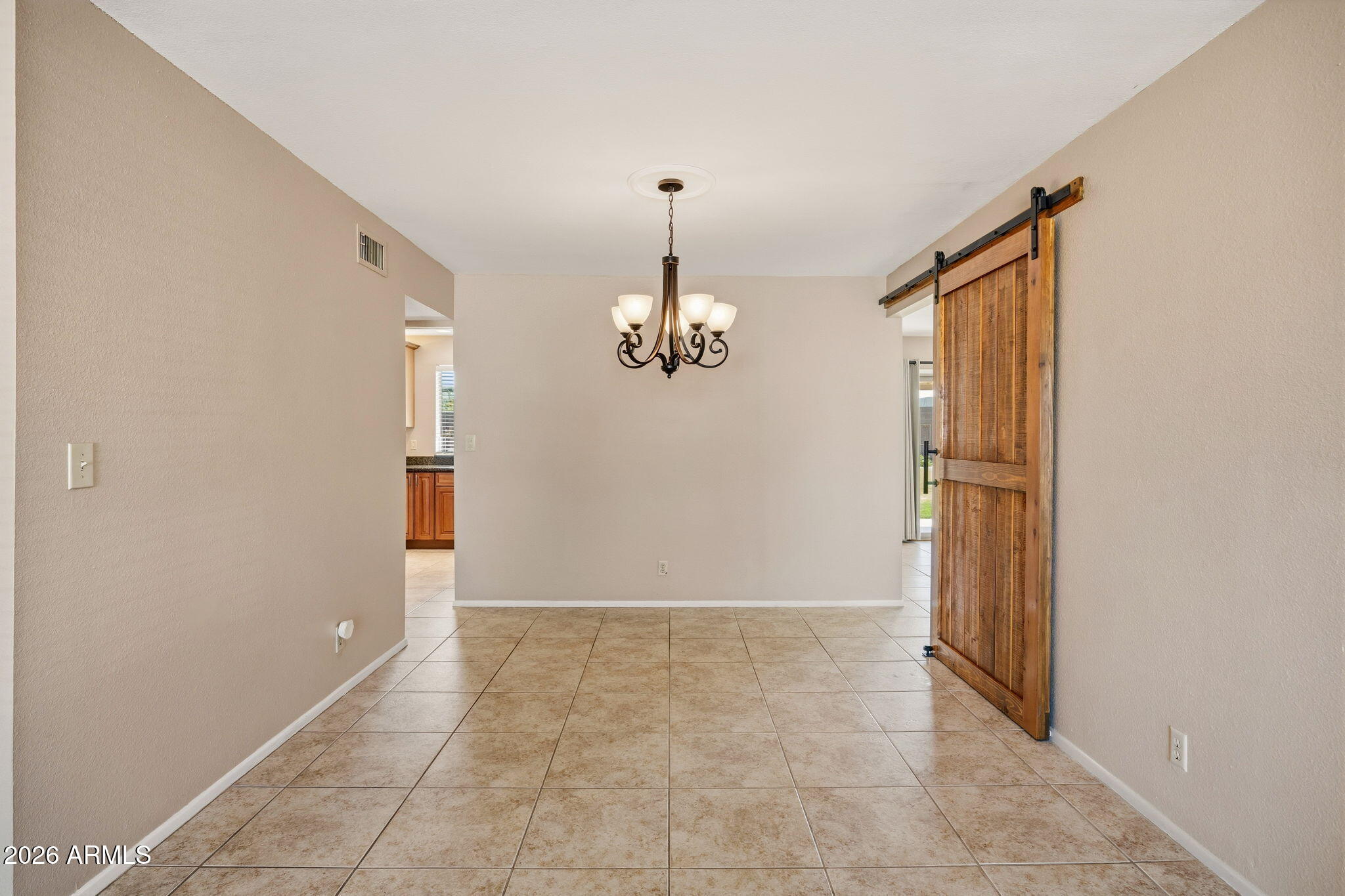 2543 E MERCER Lane