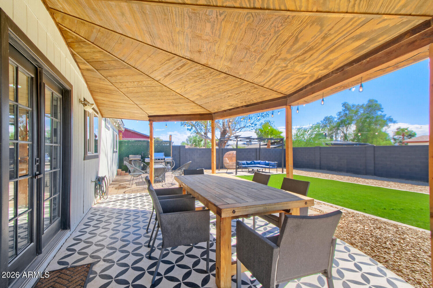 2241 W MICHELLE Drive