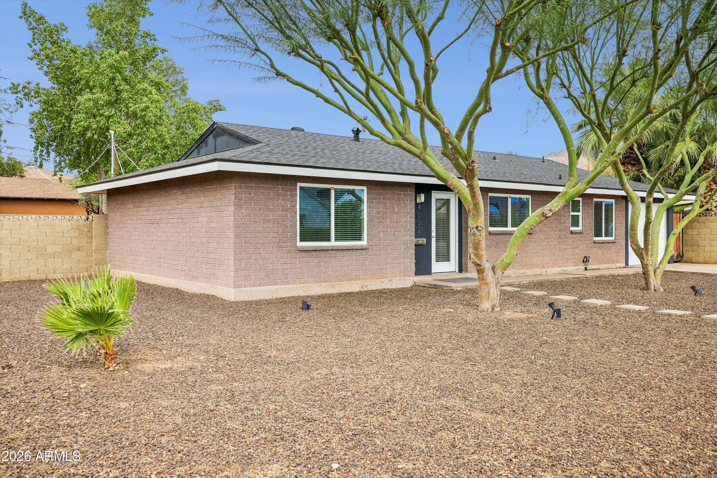 4002 E DEVONSHIRE Avenue