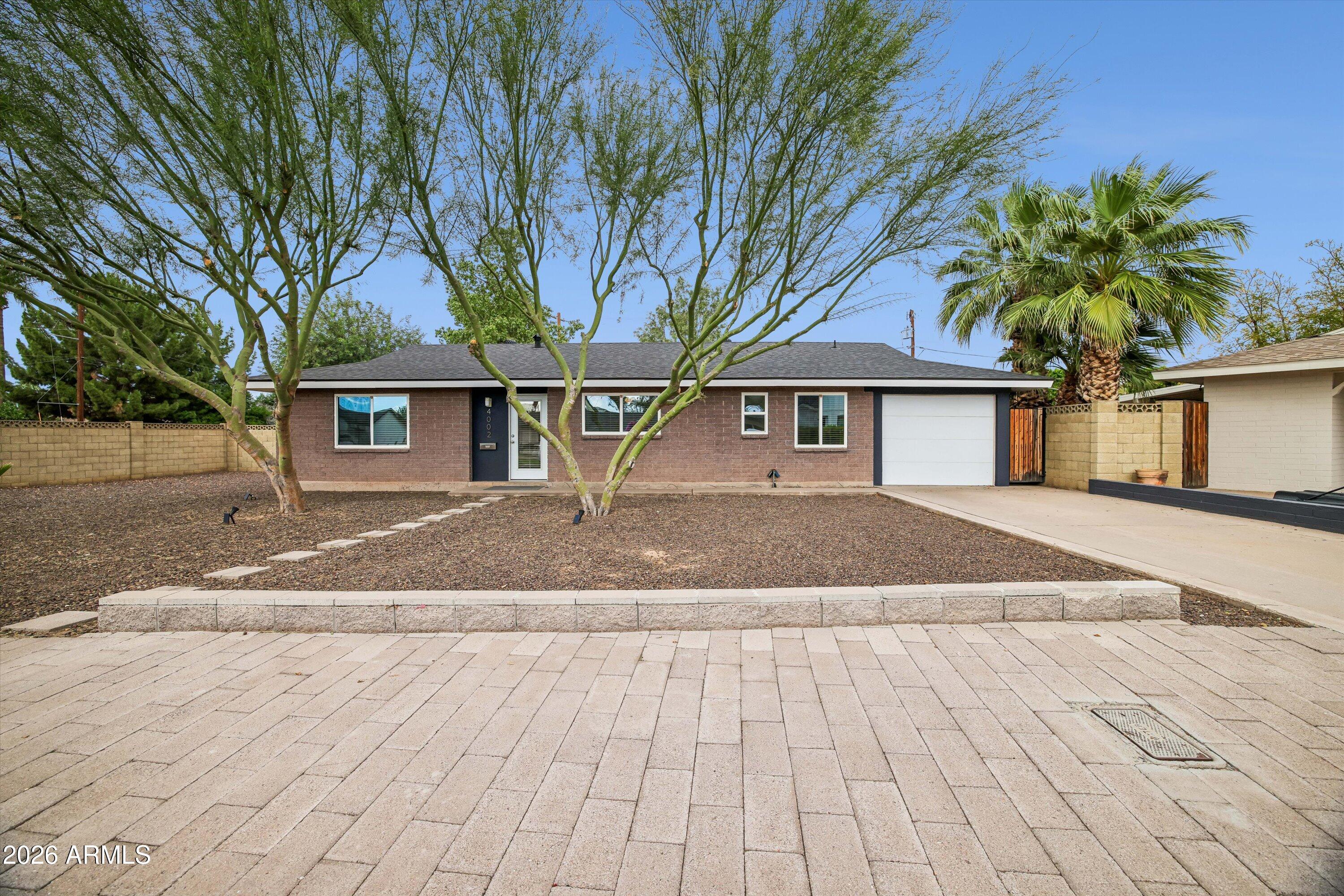 4002 E DEVONSHIRE Avenue