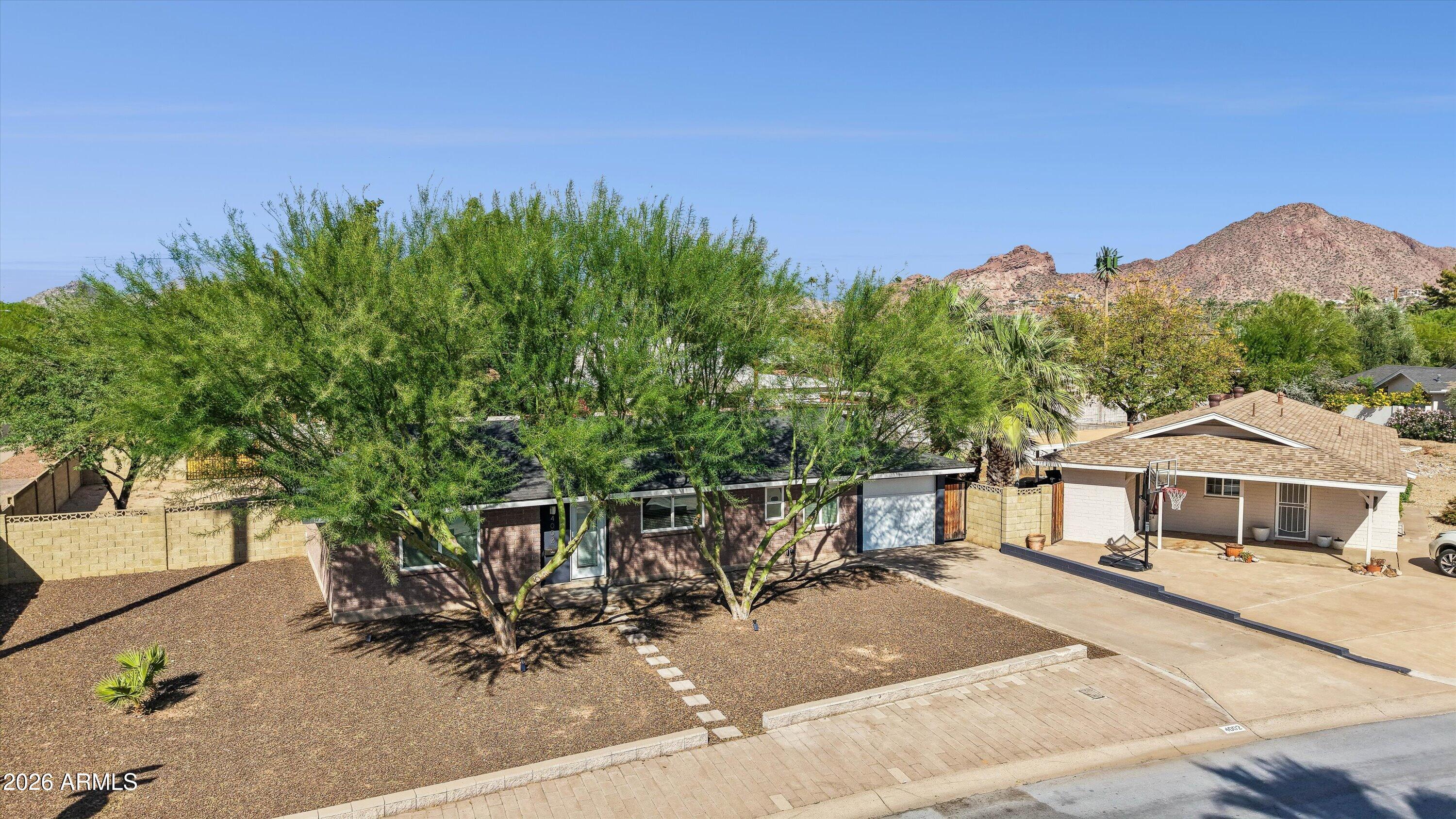 4002 E DEVONSHIRE Avenue