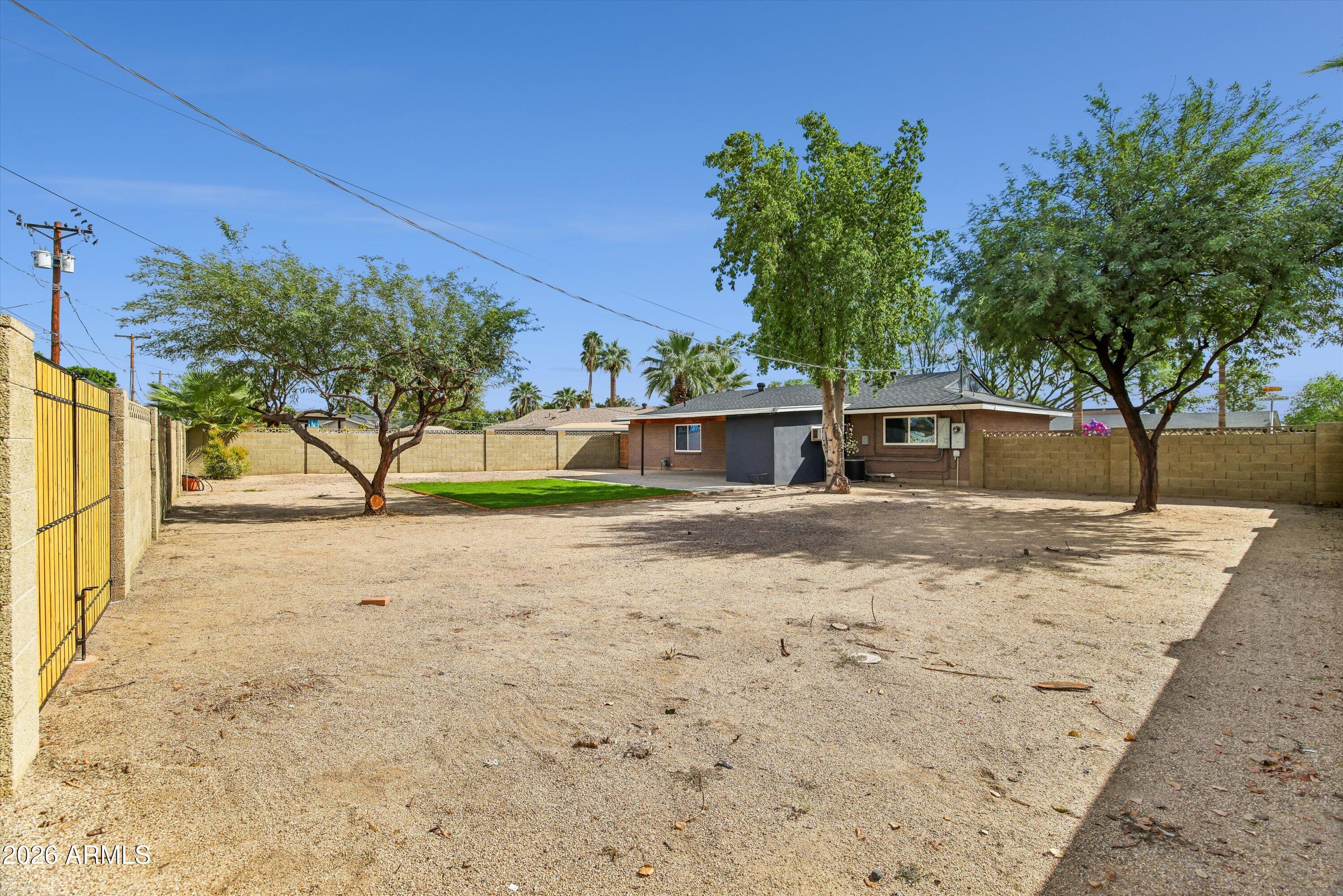 4002 E DEVONSHIRE Avenue