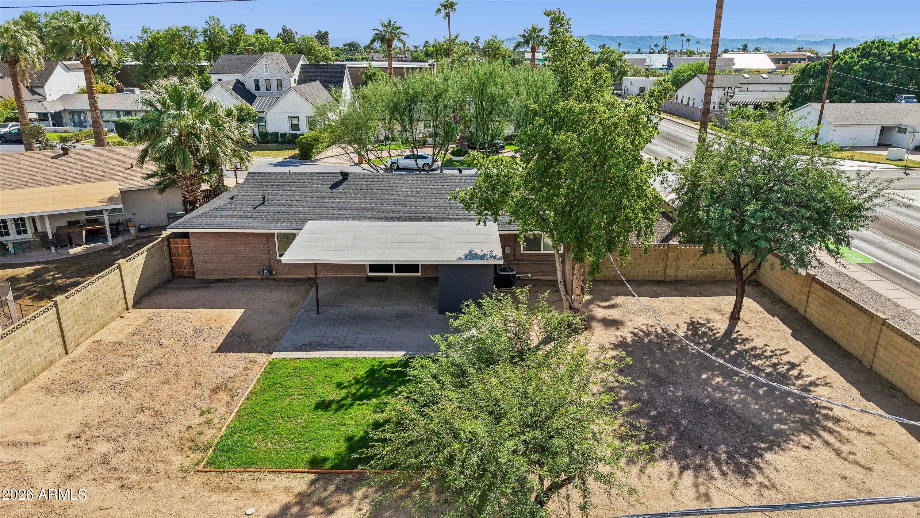 4002 E DEVONSHIRE Avenue