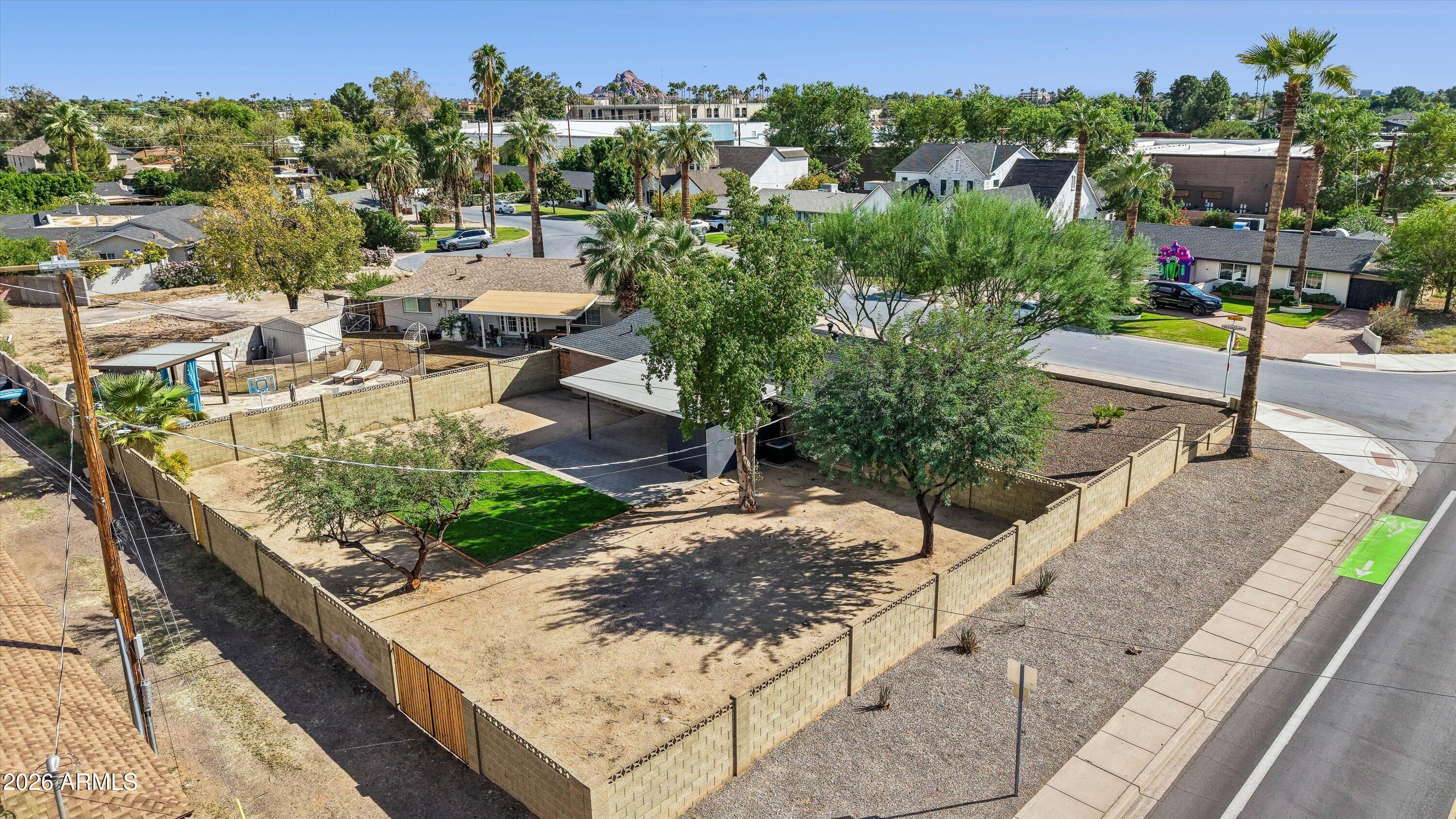 4002 E DEVONSHIRE Avenue