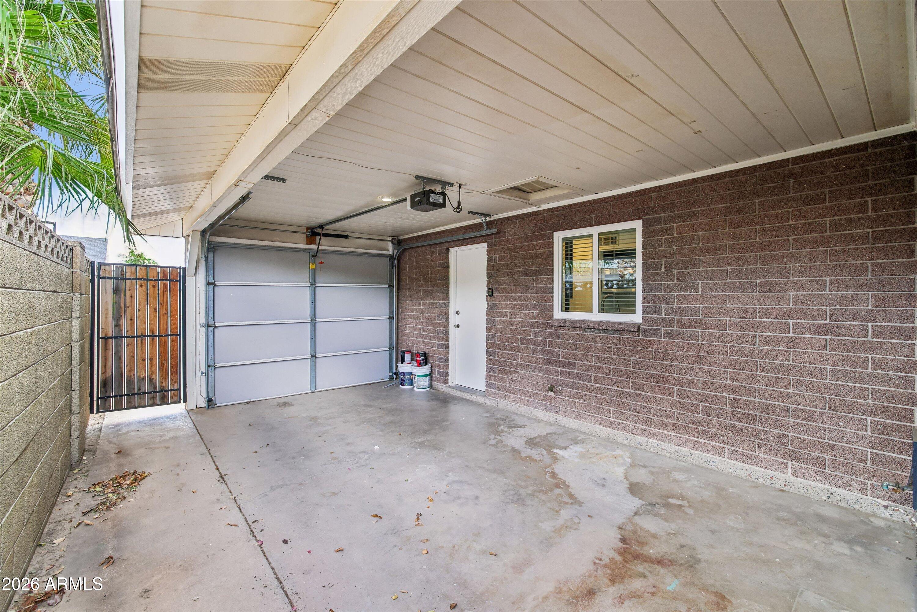 4002 E DEVONSHIRE Avenue