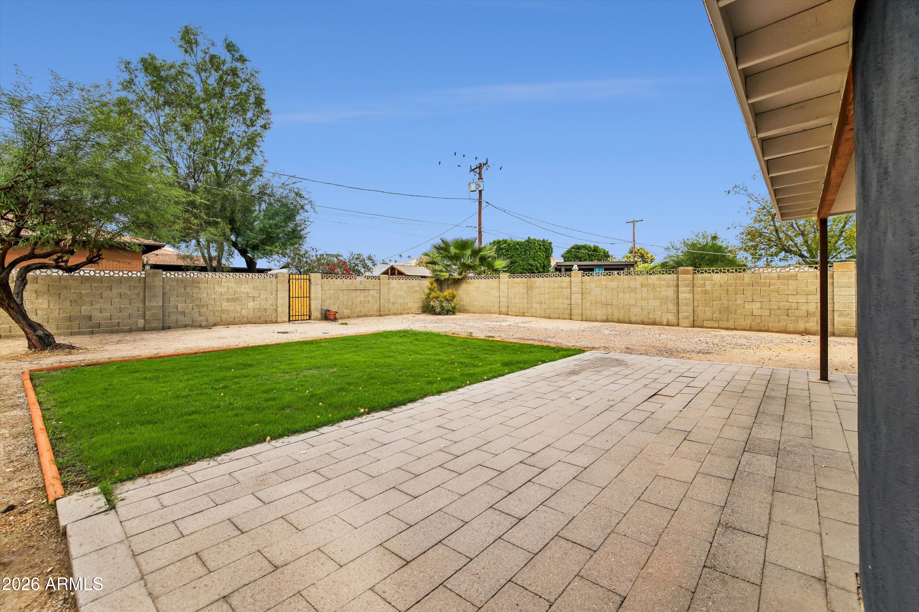 4002 E DEVONSHIRE Avenue
