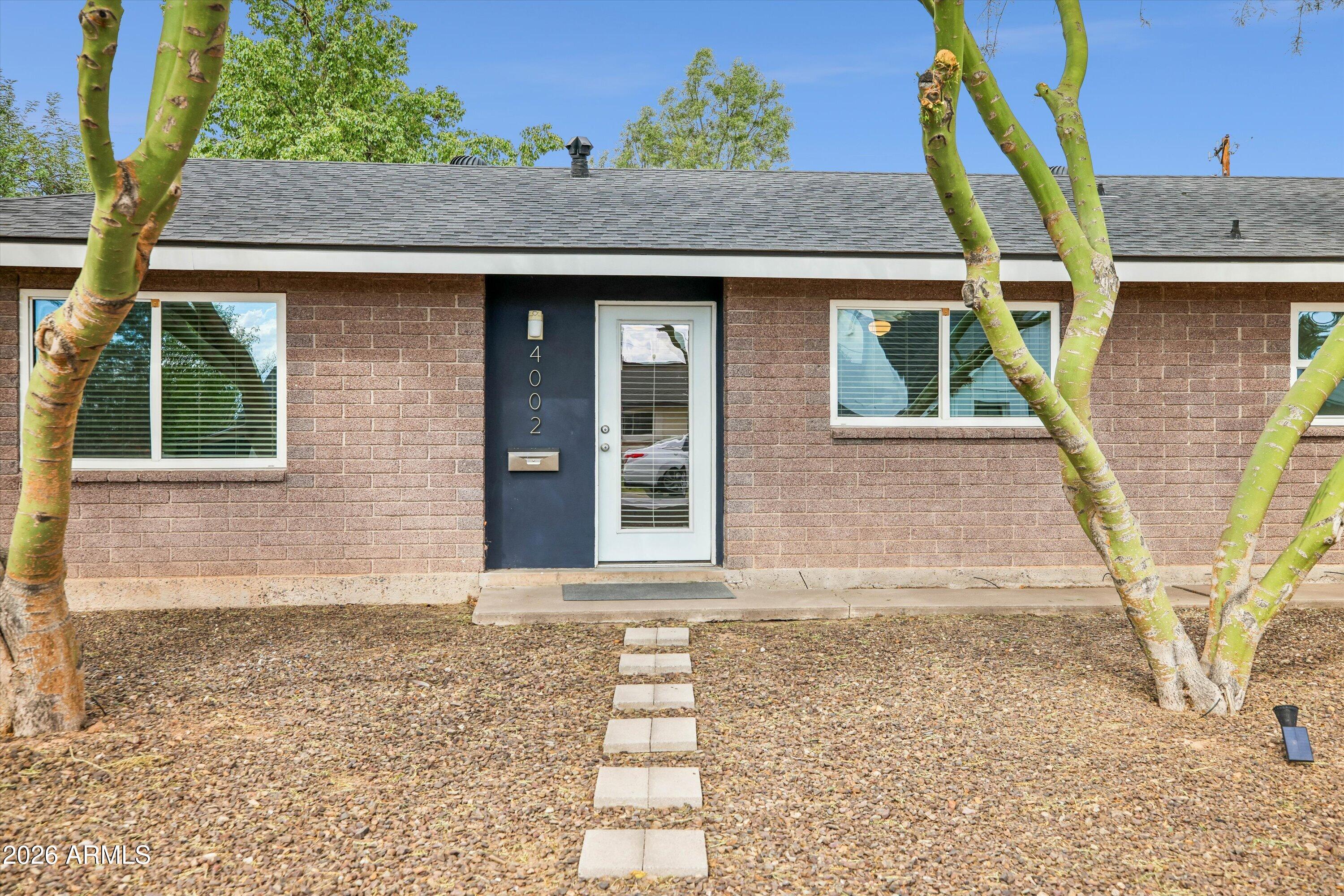 4002 E DEVONSHIRE Avenue