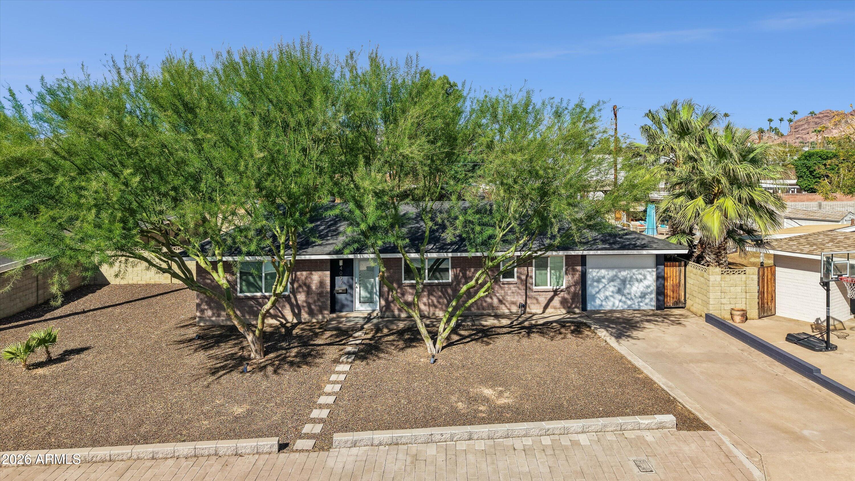 4002 E DEVONSHIRE Avenue