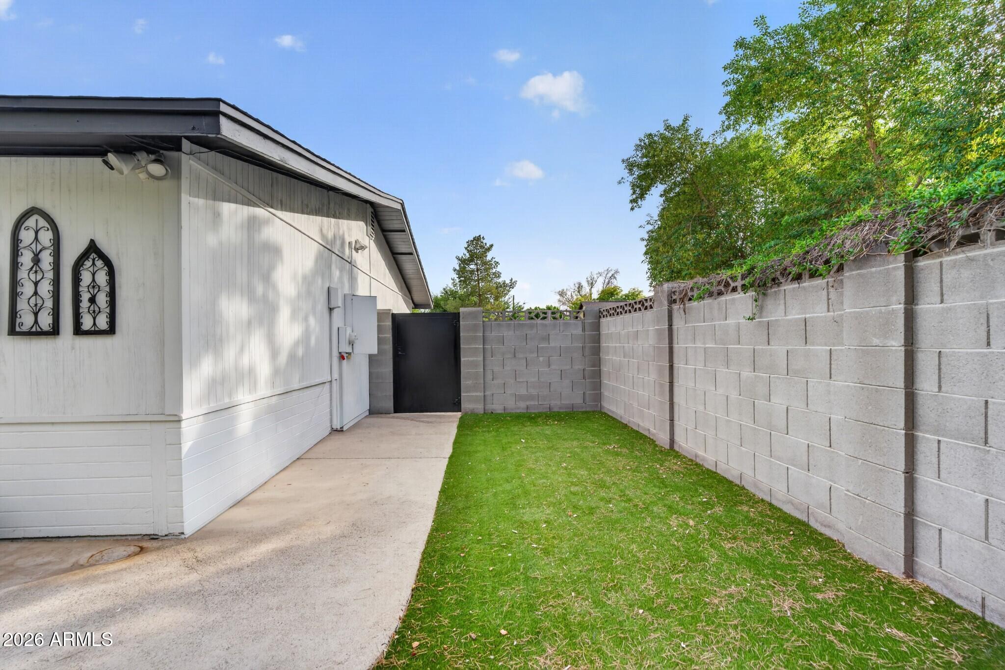 2628 N 49TH Place