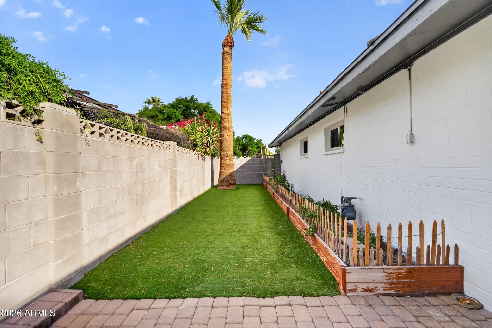 2628 N 49TH Place