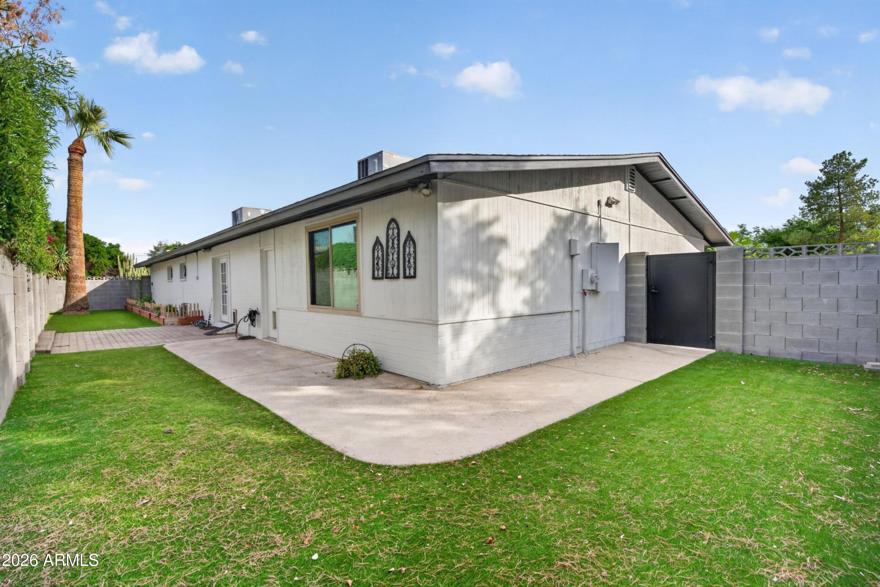 2628 N 49TH Place
