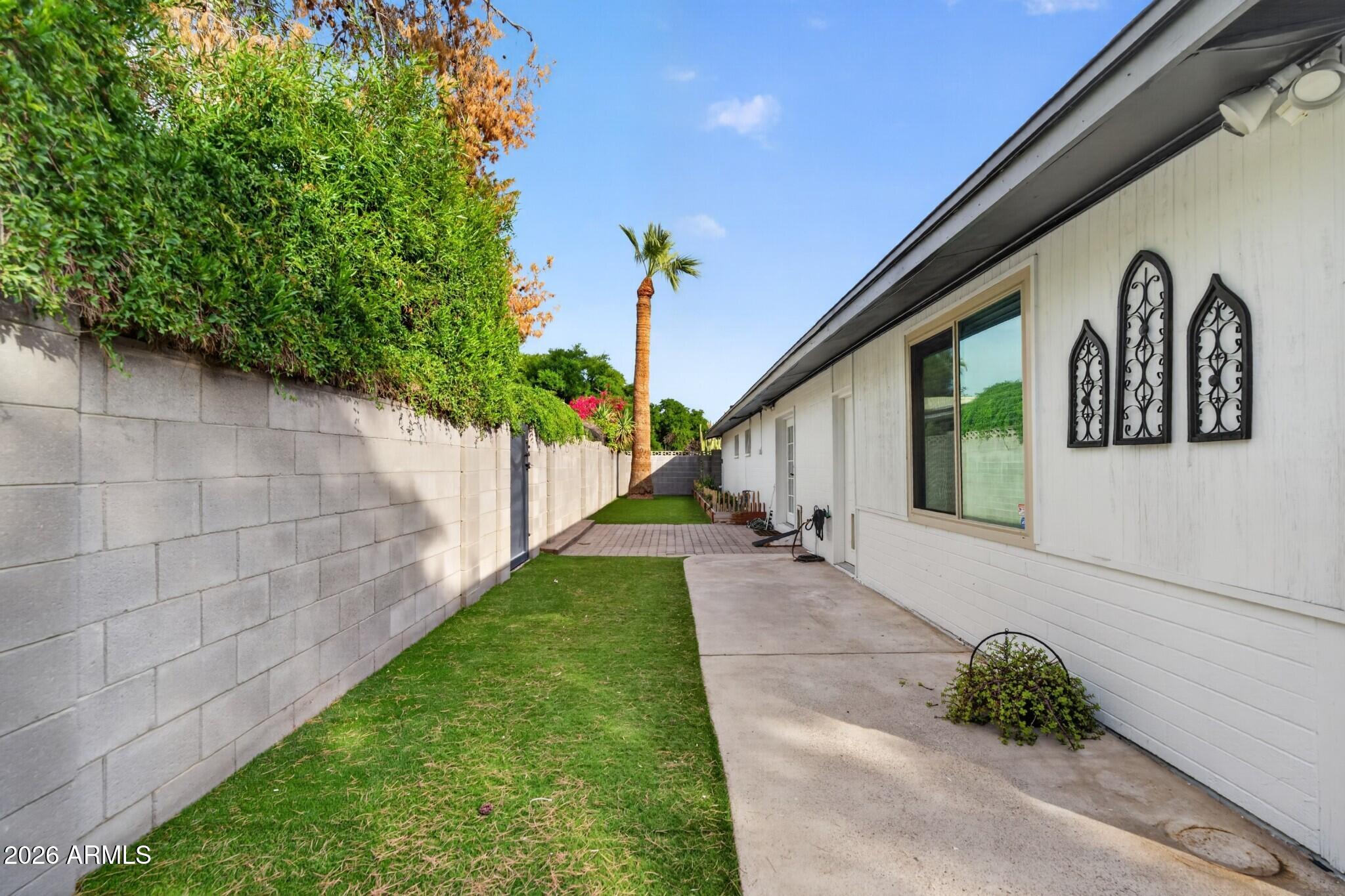2628 N 49TH Place