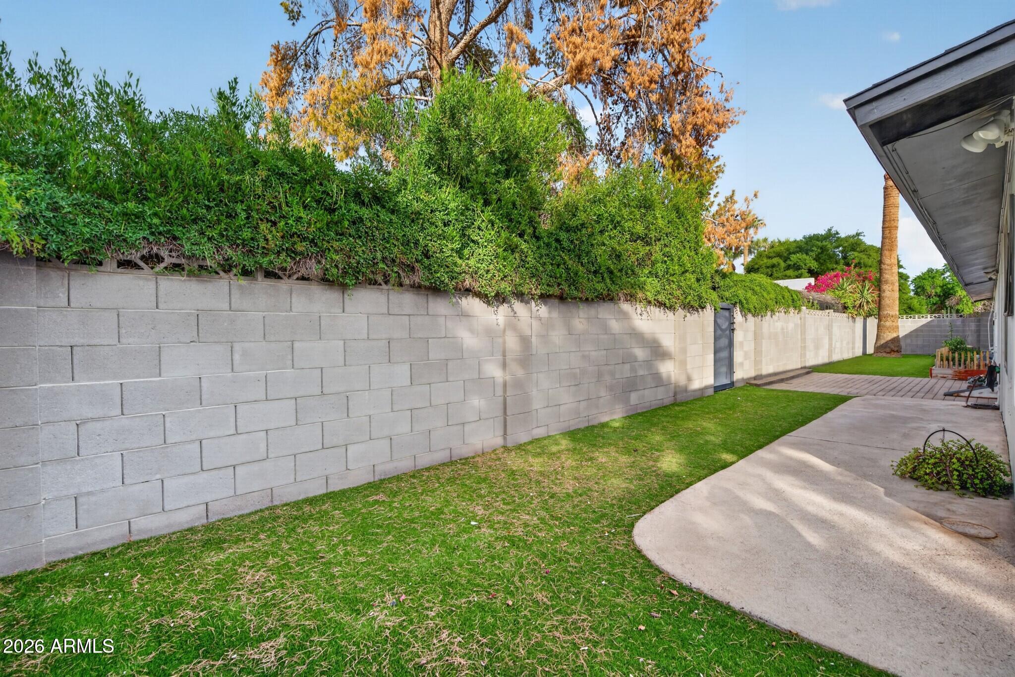 2628 N 49TH Place