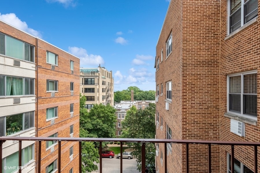 1508 Hinman Avenue Unit: 7D