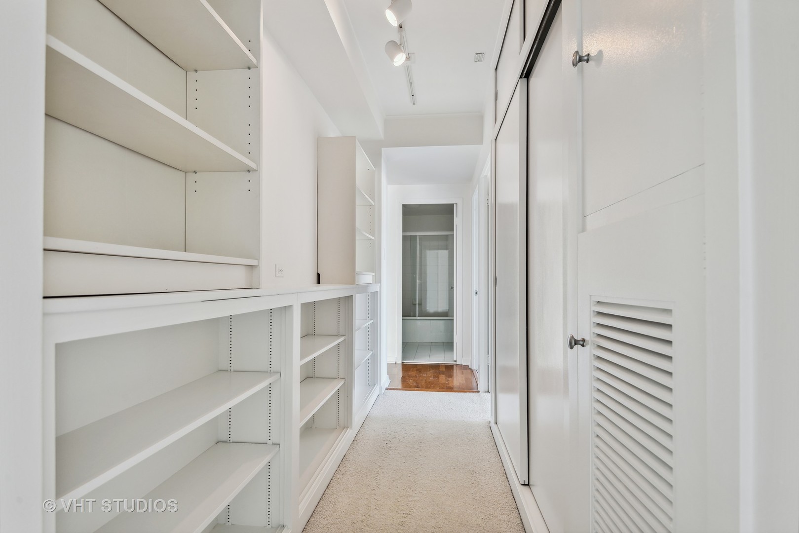 1508 Hinman Avenue Unit: 7D
